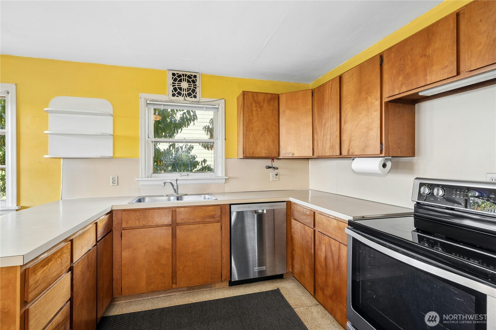 606 Renton Avenue Property Photo 10