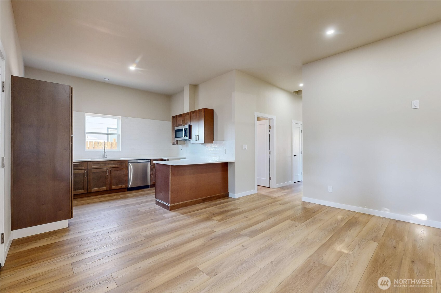 1211 Chestnut Street Property Photo 2