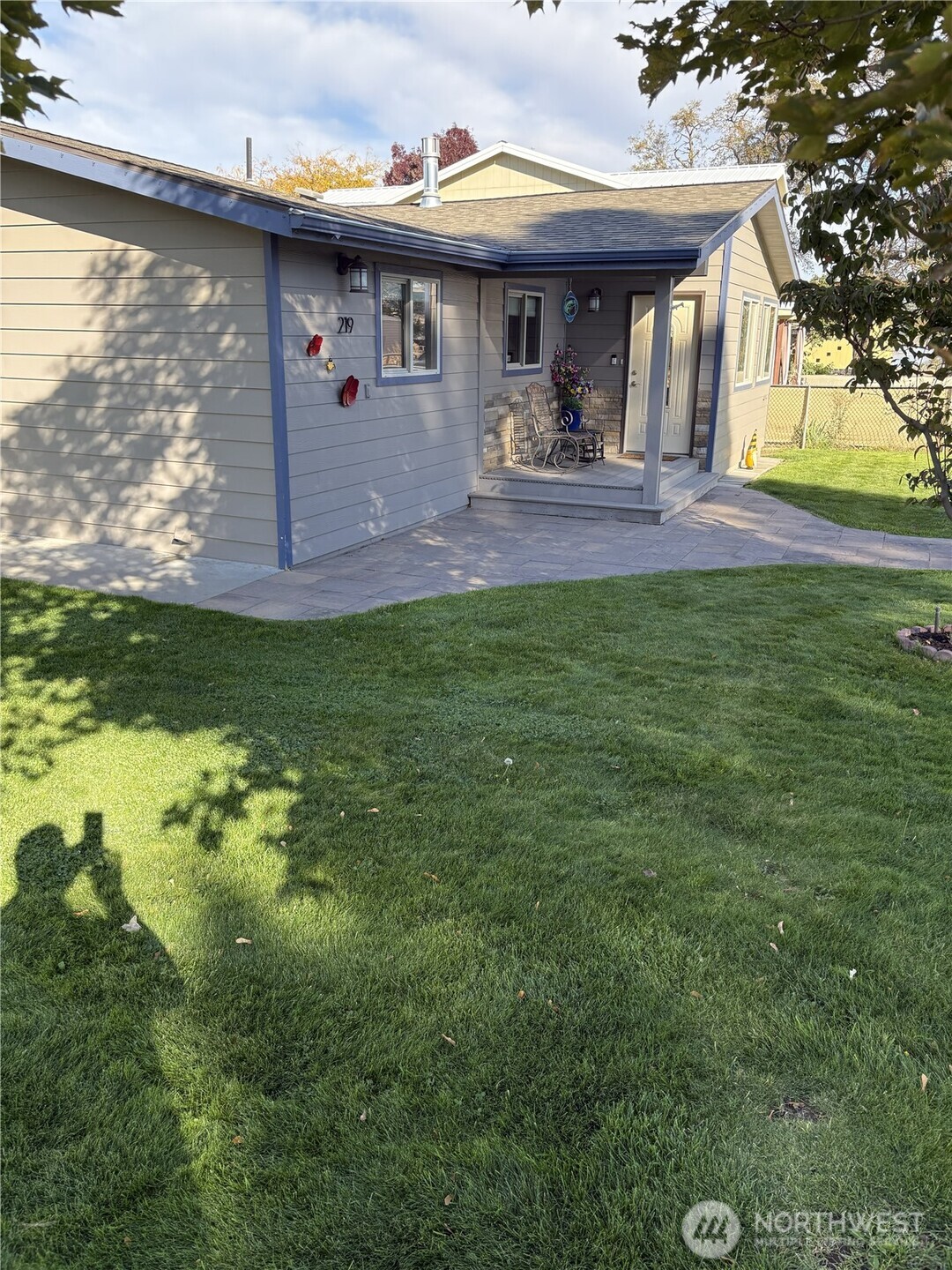 219 N Juniper Property Photo 3