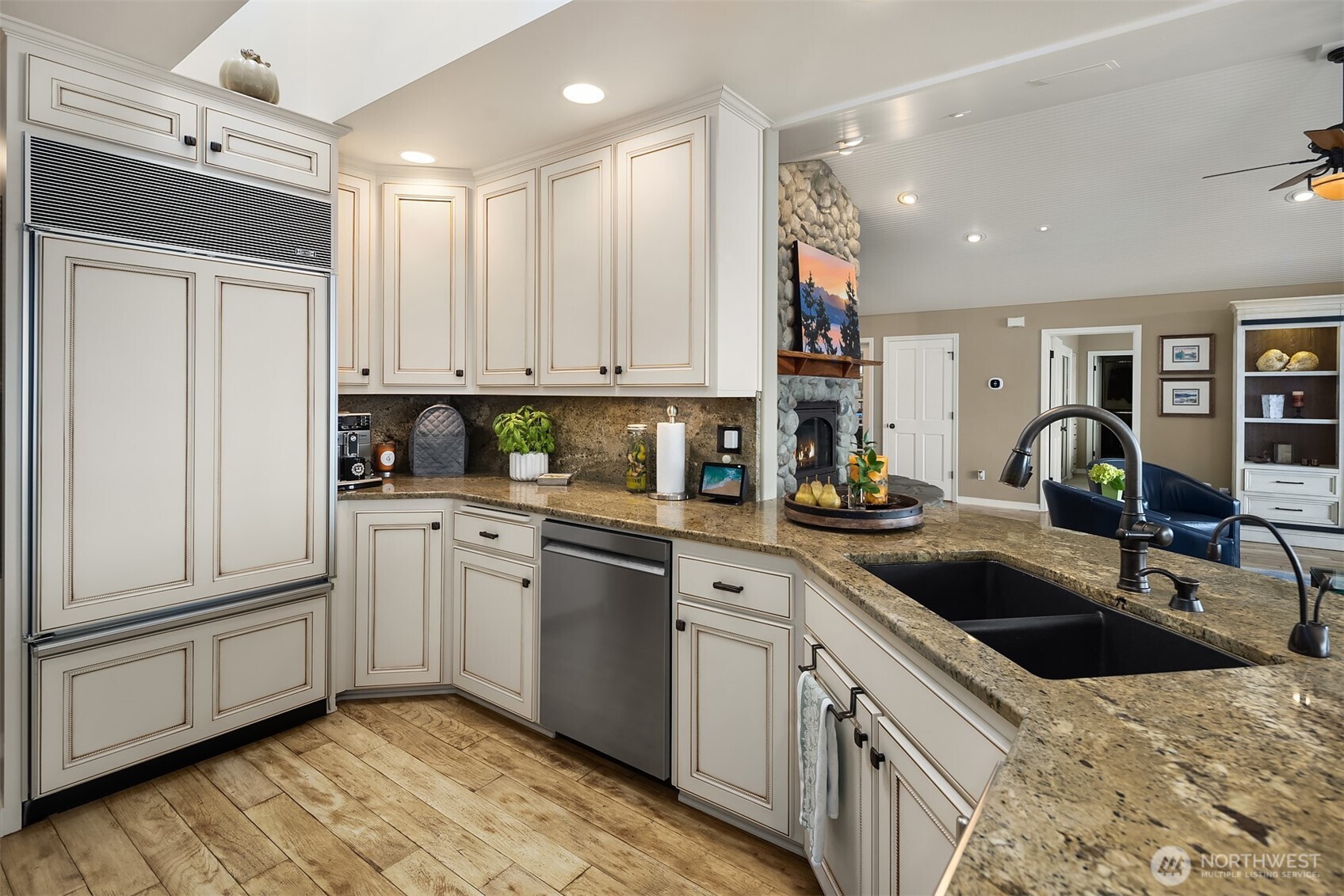 371 Vine Street Property Photo 8
