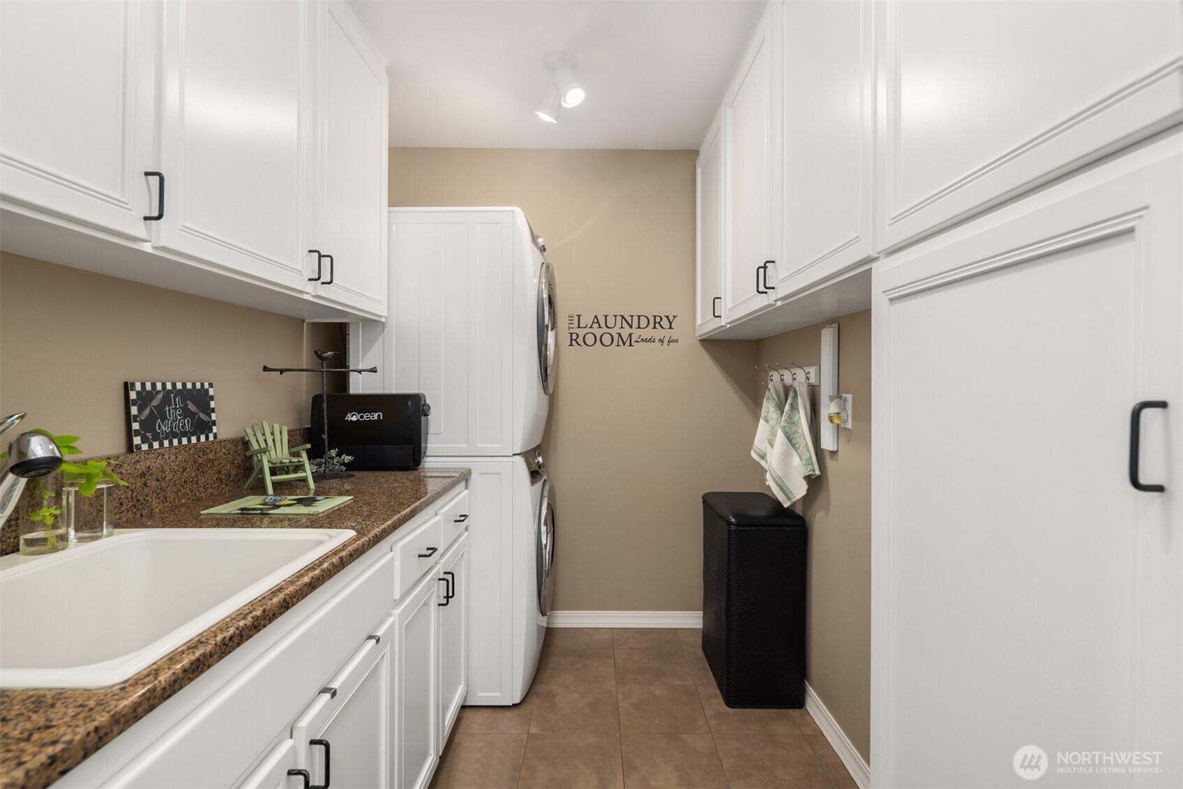 371 Vine Street Property Photo 38