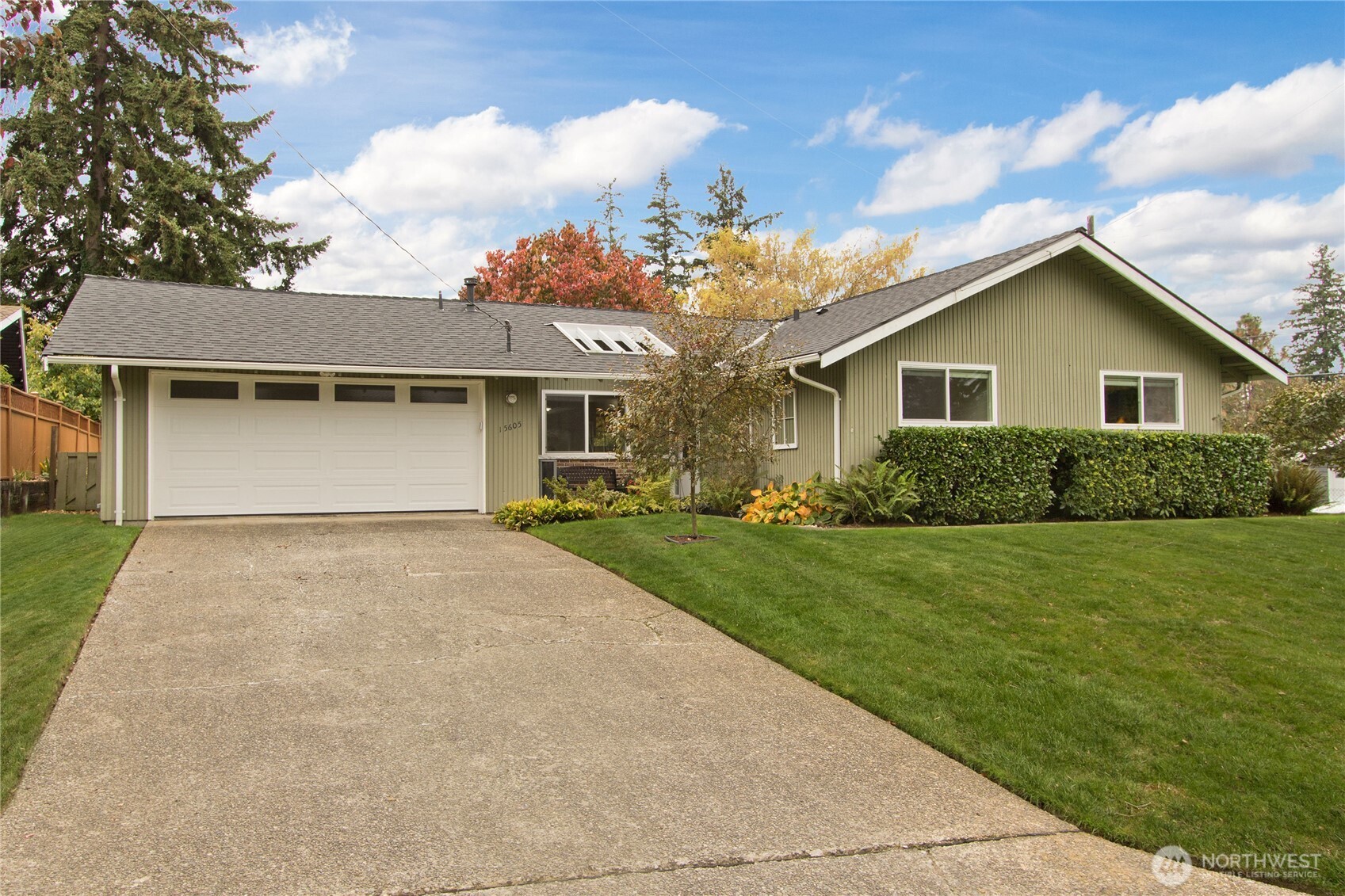 15605 NE 1st Street Property Photo 1