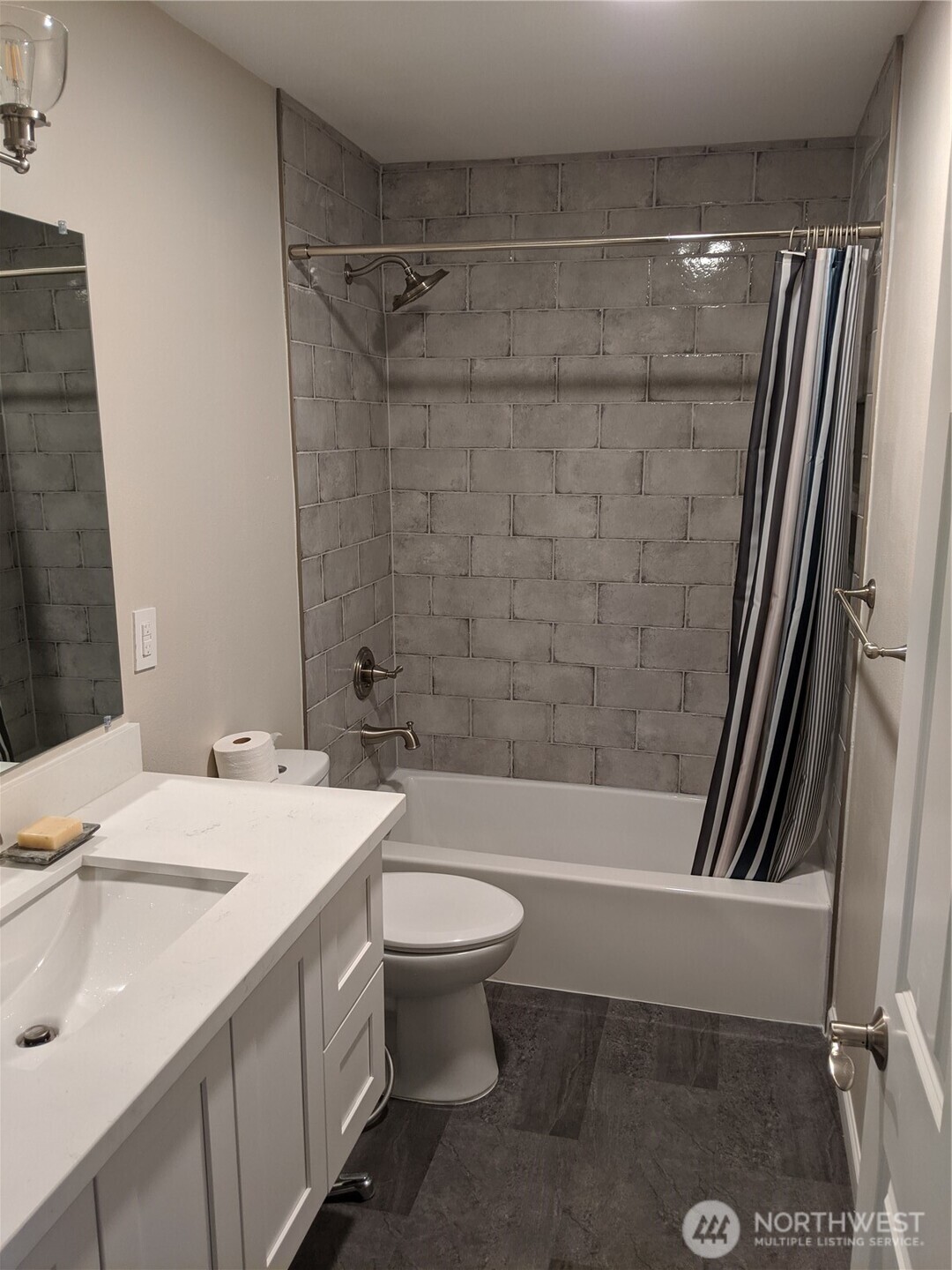 751 Nw Juniper St 751 Property Photo 16