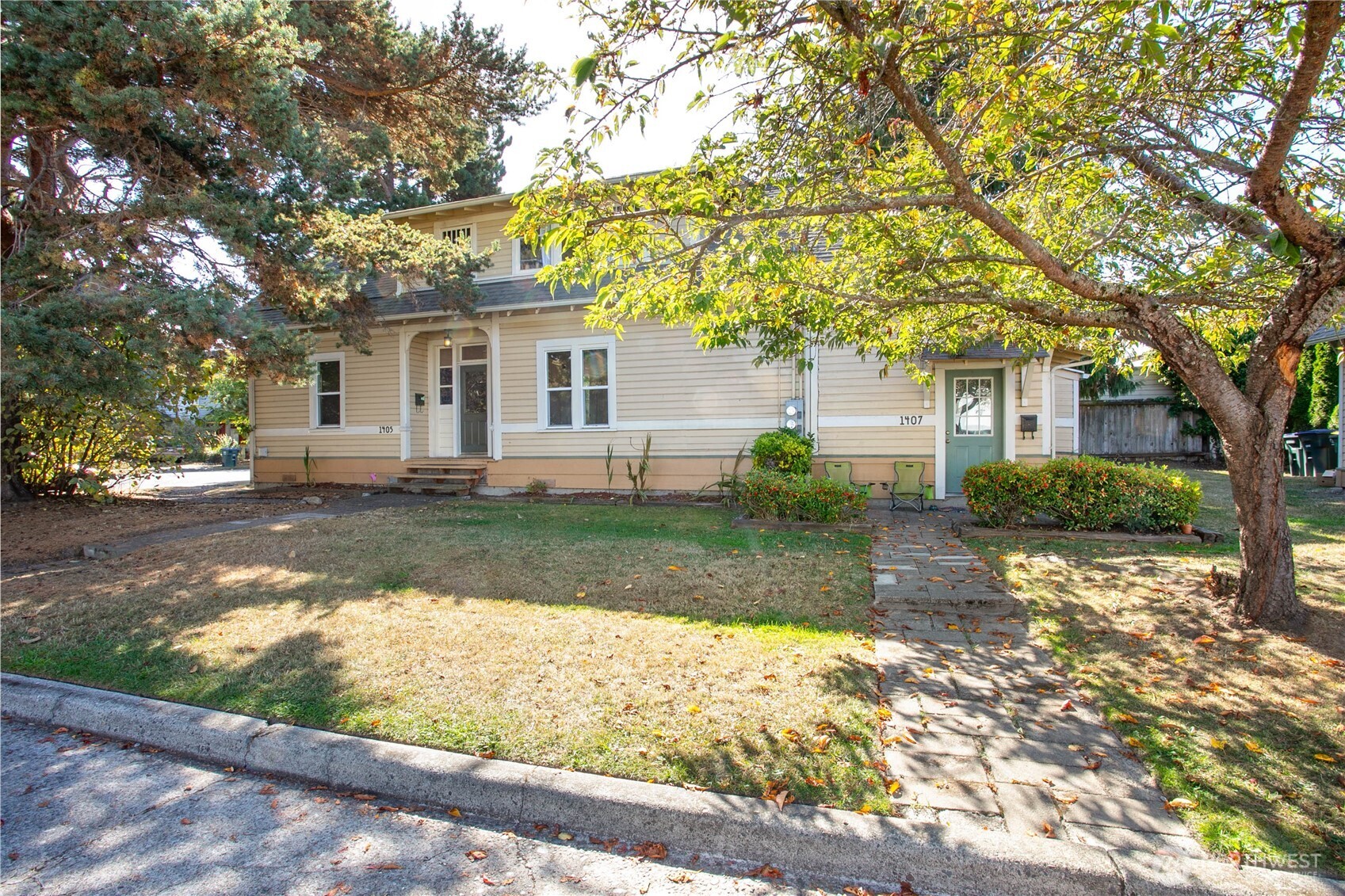 1405 Halleck Street Property Photo 2