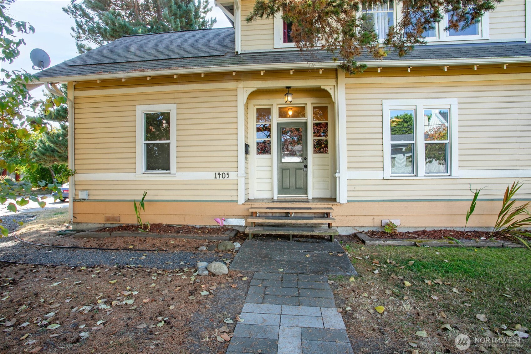 1405 Halleck Street Property Photo 4