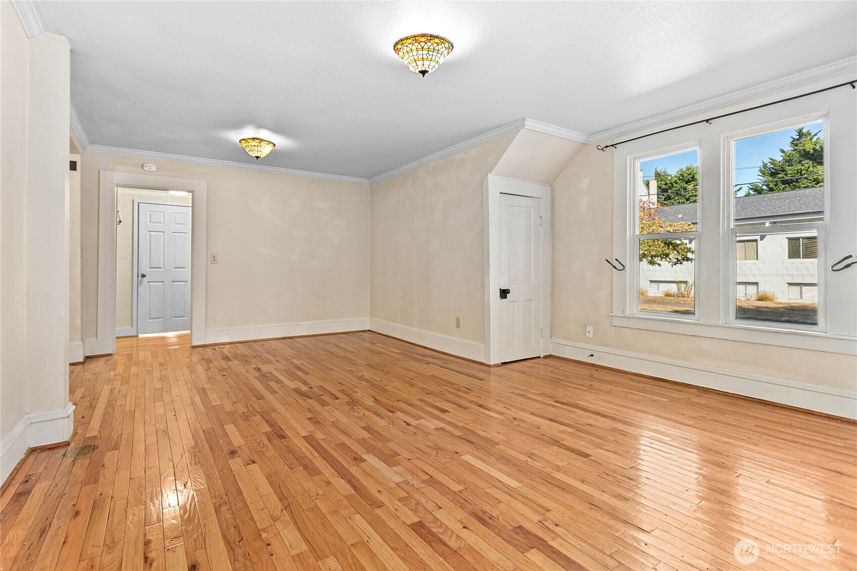 1405 Halleck Street Property Photo 8