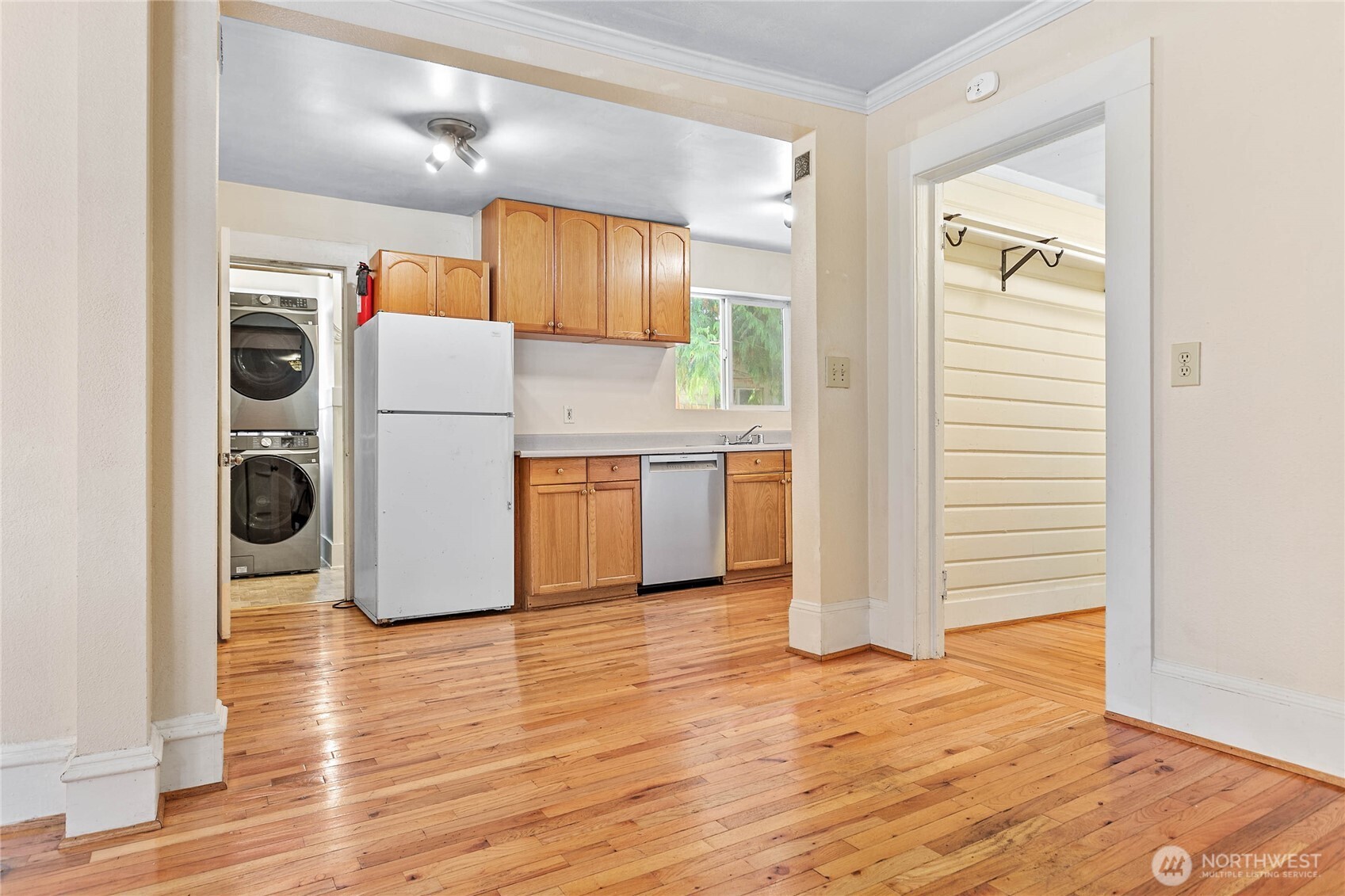 1405 Halleck Street Property Photo 12