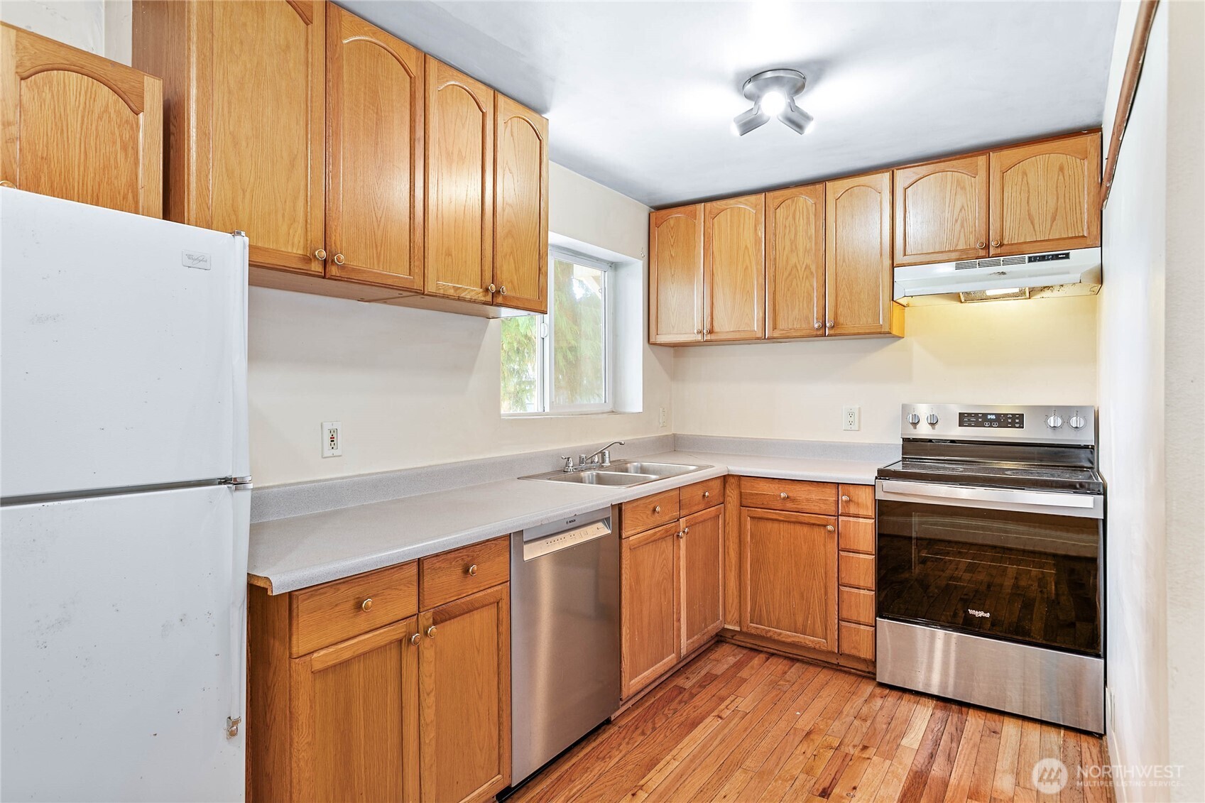 1405 Halleck Street Property Photo 15