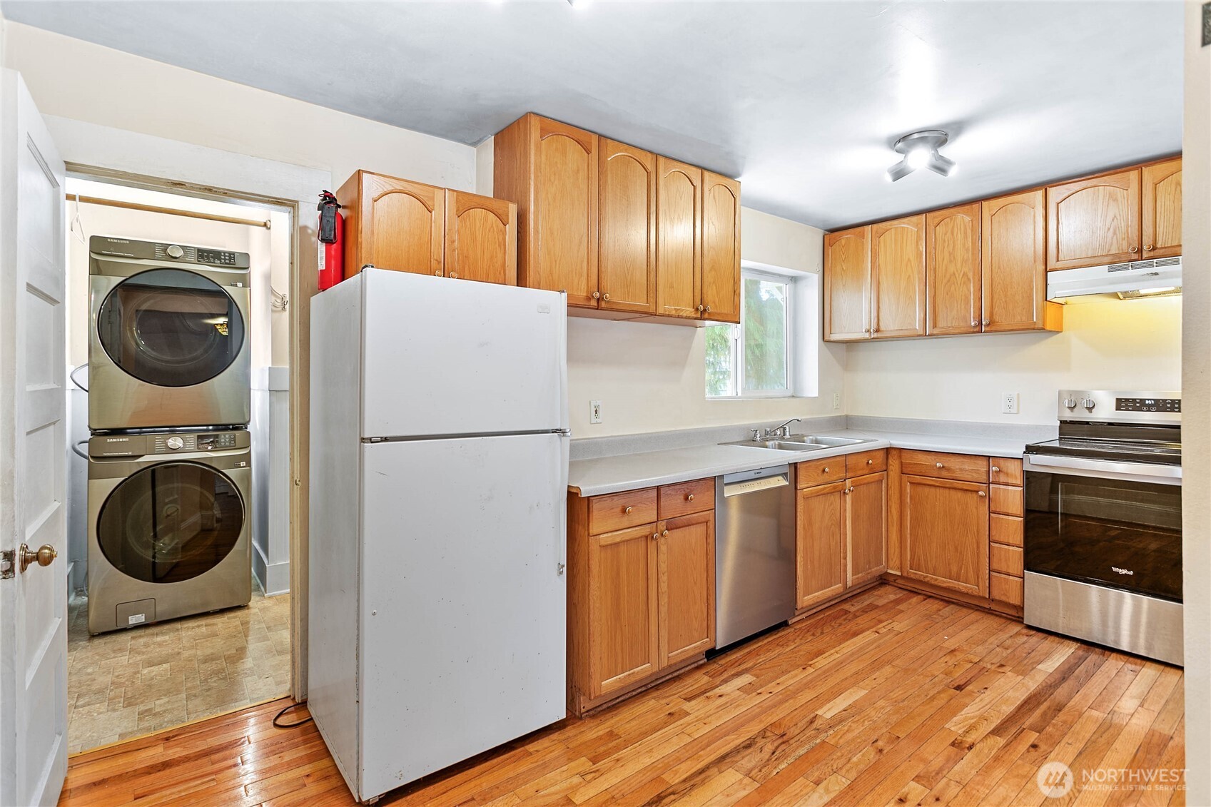 1405 Halleck Street Property Photo 16