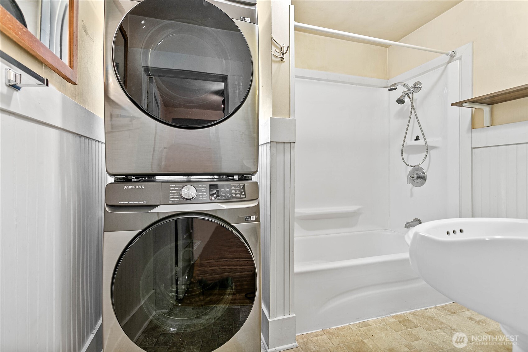1405 Halleck Street Property Photo 17