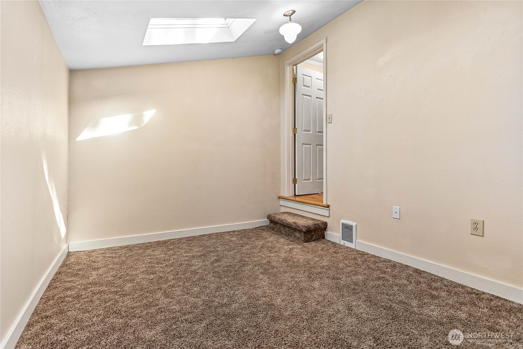 1405 Halleck Street Property Photo 21