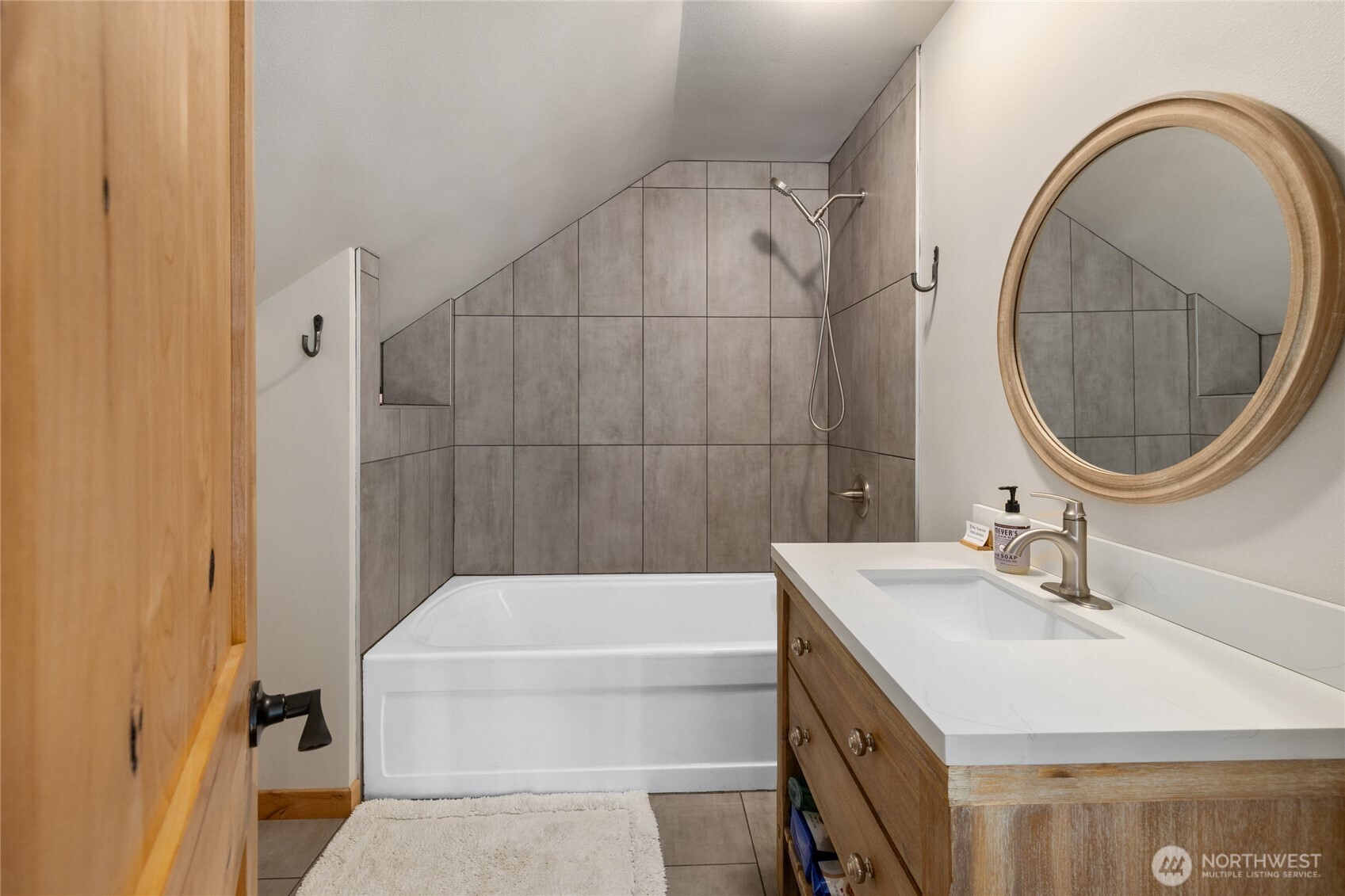381 Tamarack Drive Property Photo 21
