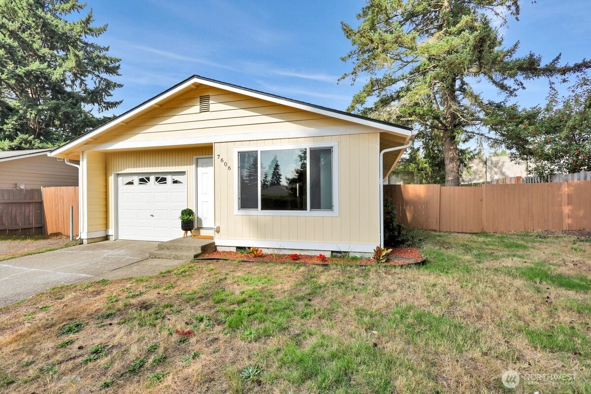 7606 14th Loop Property Photo 2