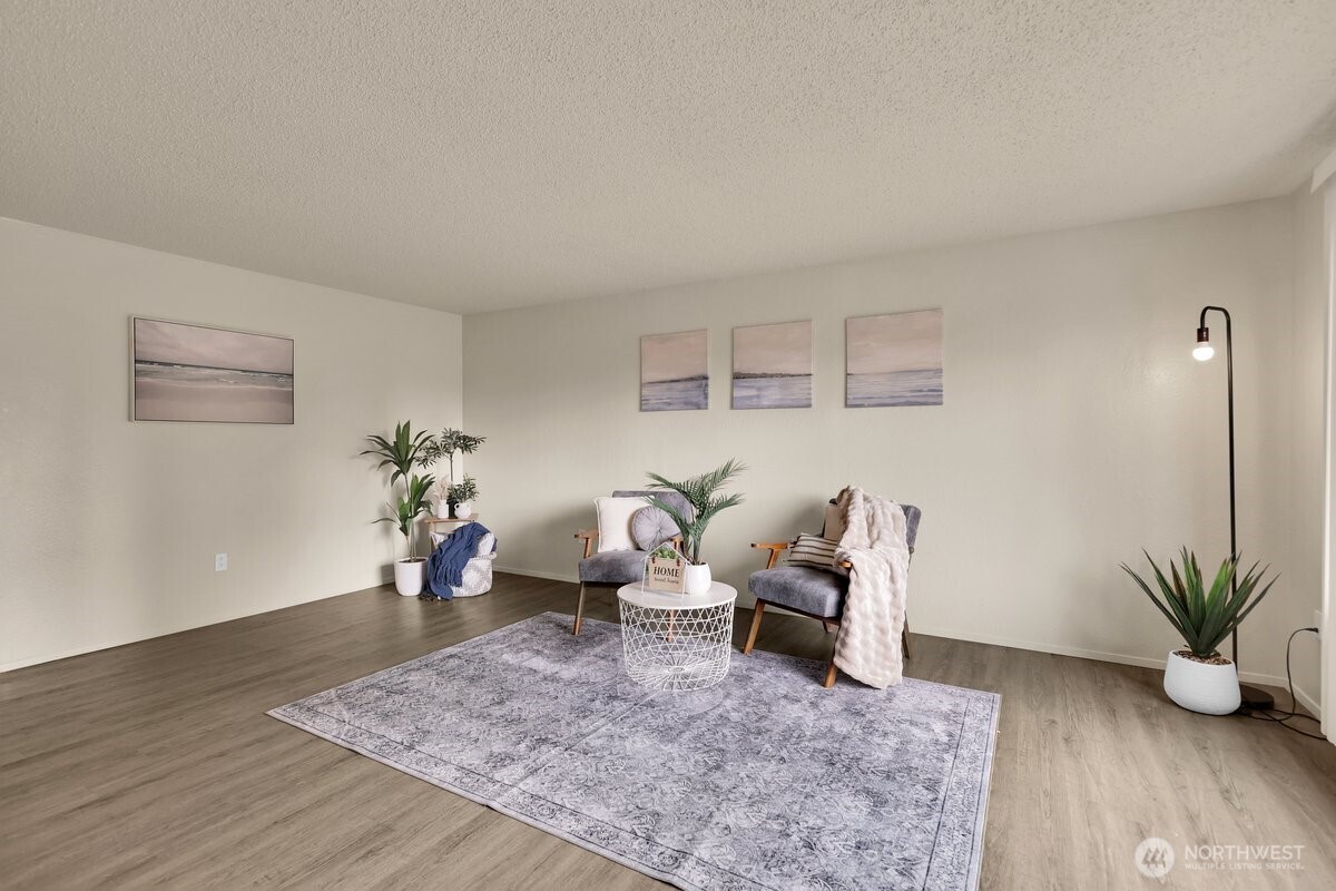 7606 14th Loop Property Photo 3