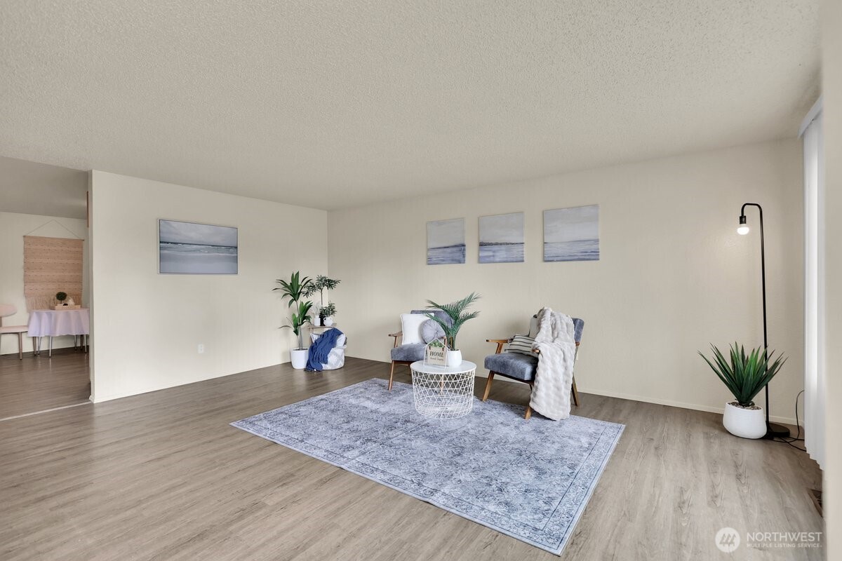 7606 14th Loop Property Photo 4