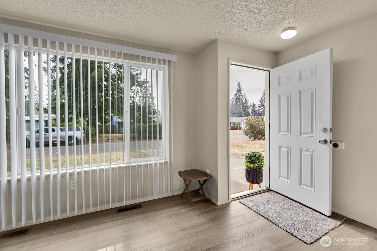 7606 14th Loop Property Photo 8