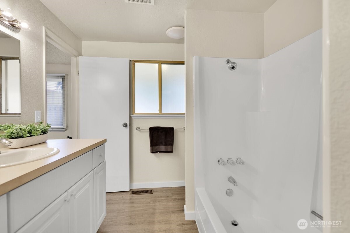 7606 14th Loop Property Photo 22