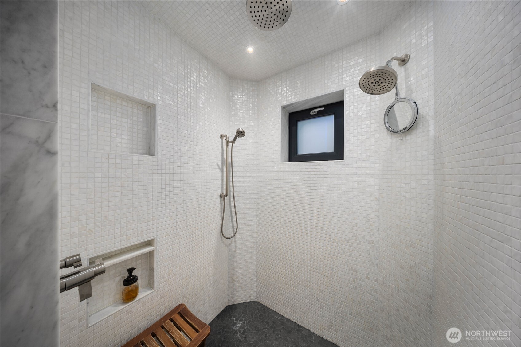 2591830 Property Photo 21