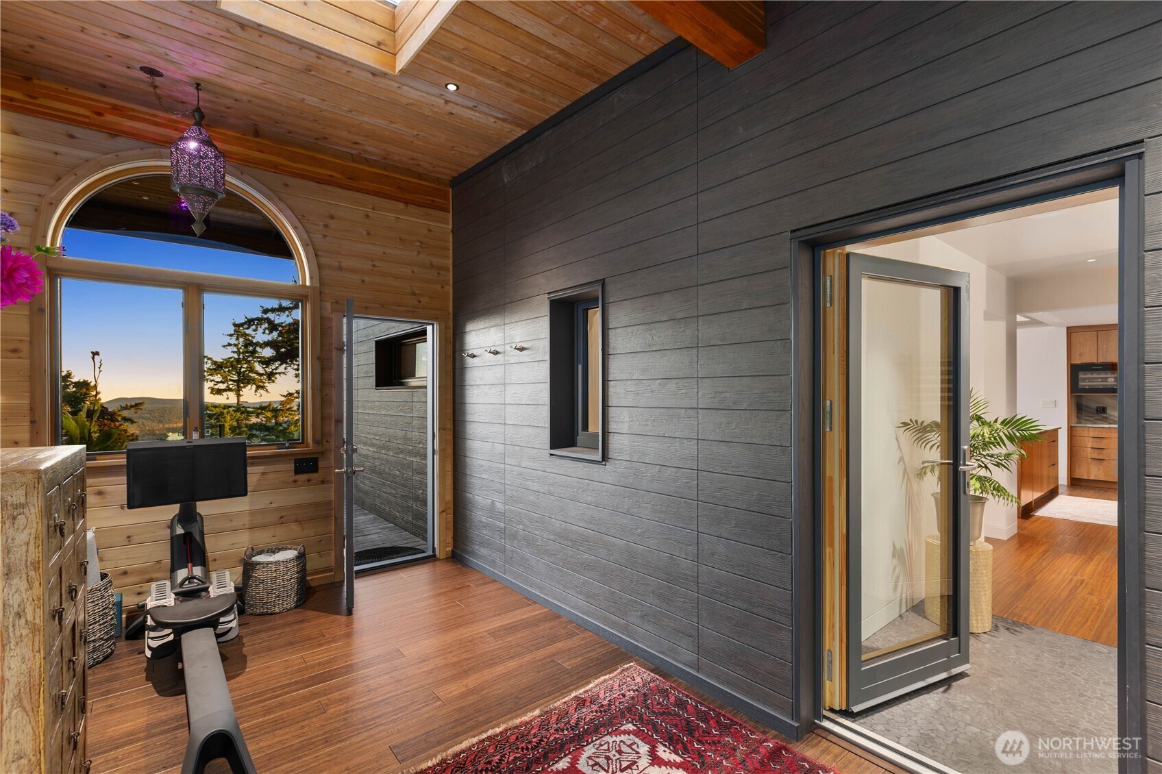 2591830 Property Photo 24