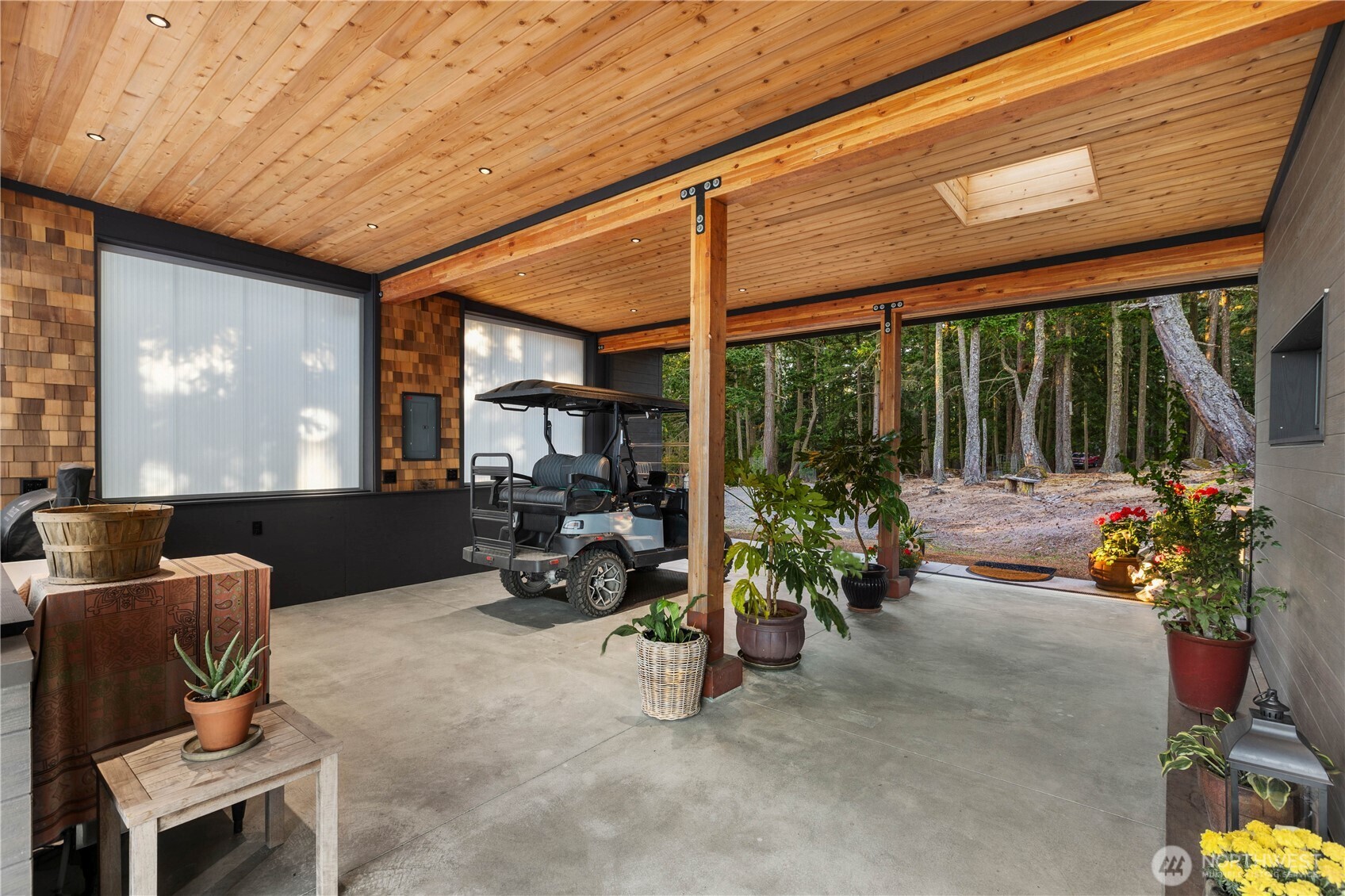 2591830 Property Photo 38