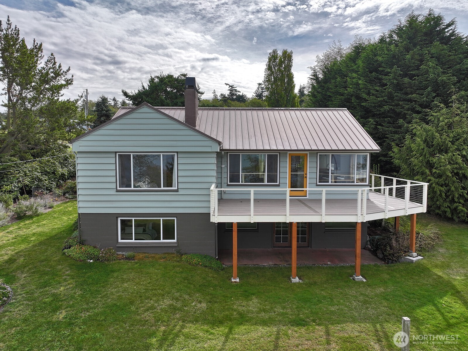 1443 Martha Way Property Photo 7