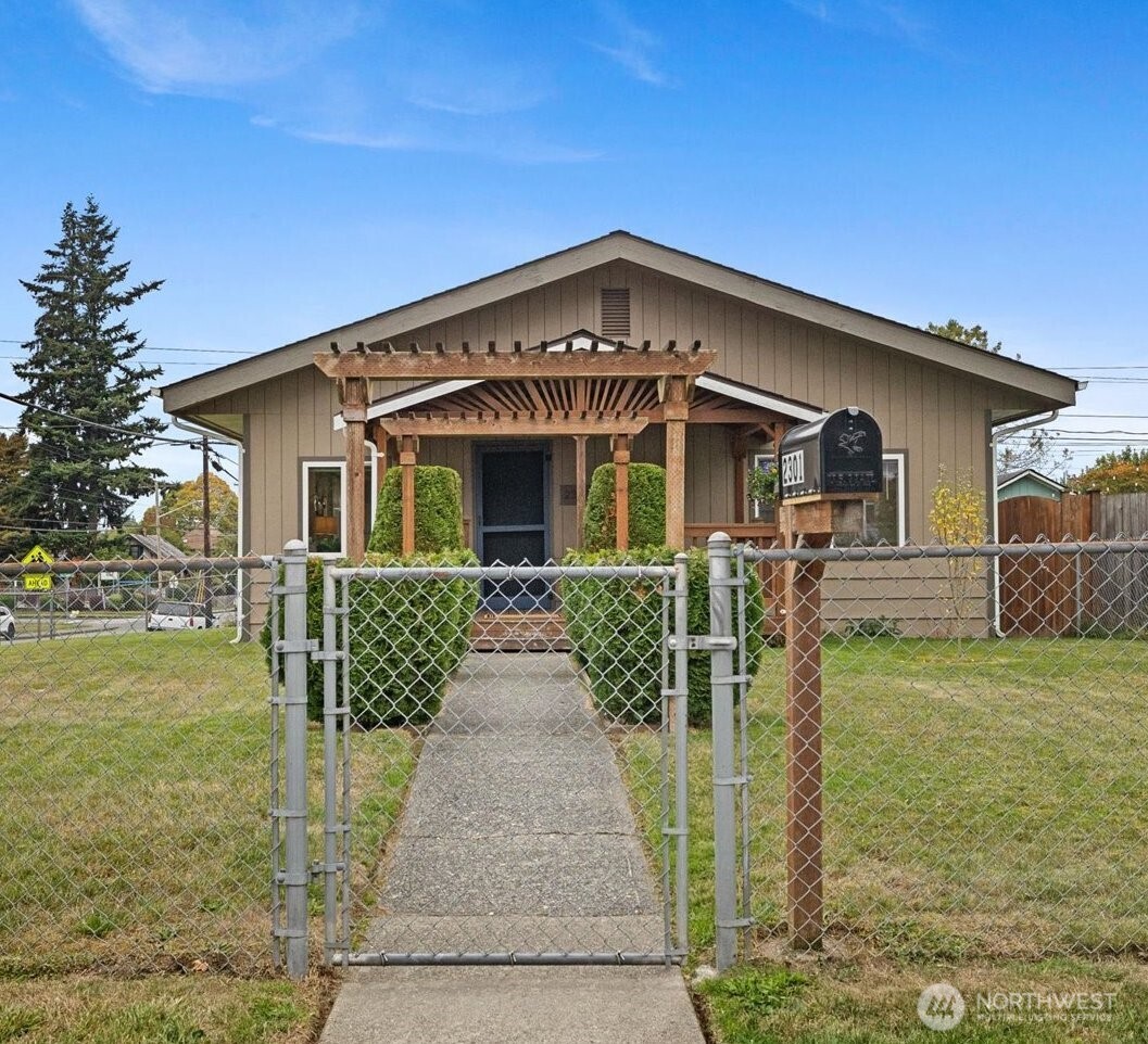 2301 Fulton Street Property Photo 3