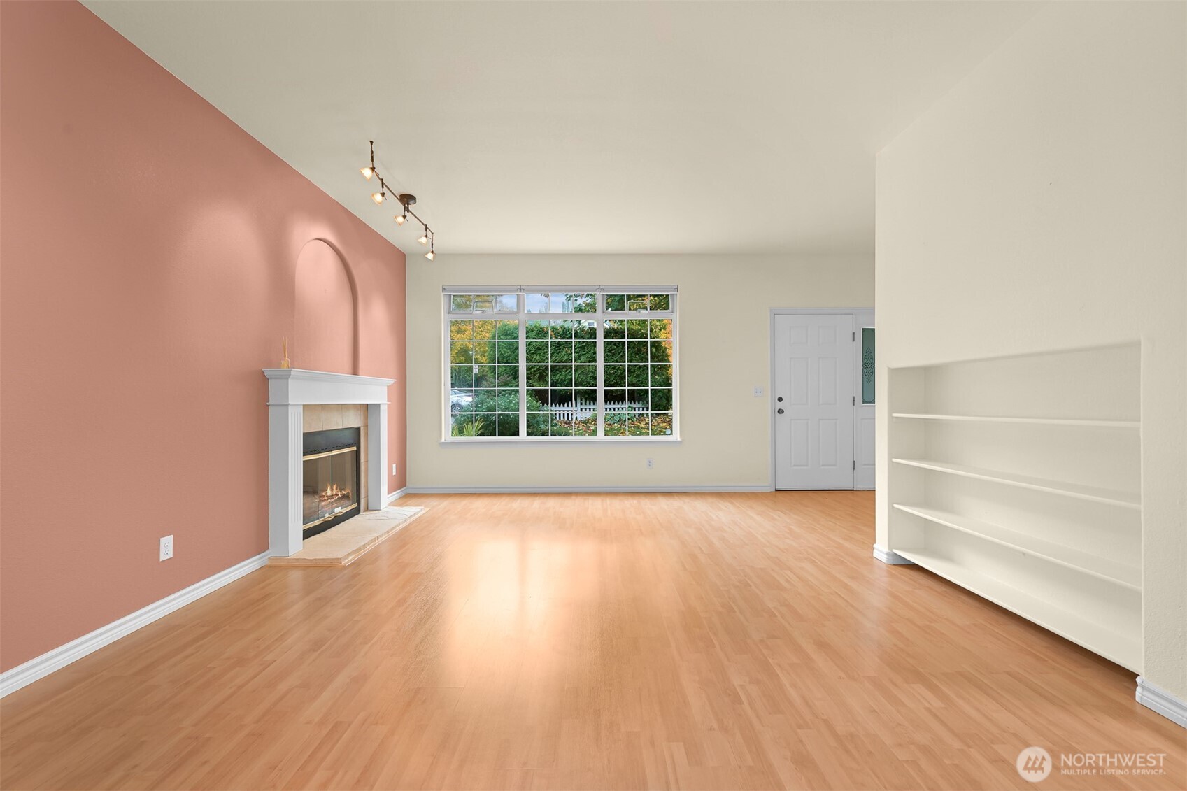 910 31st Place Property Photo 3