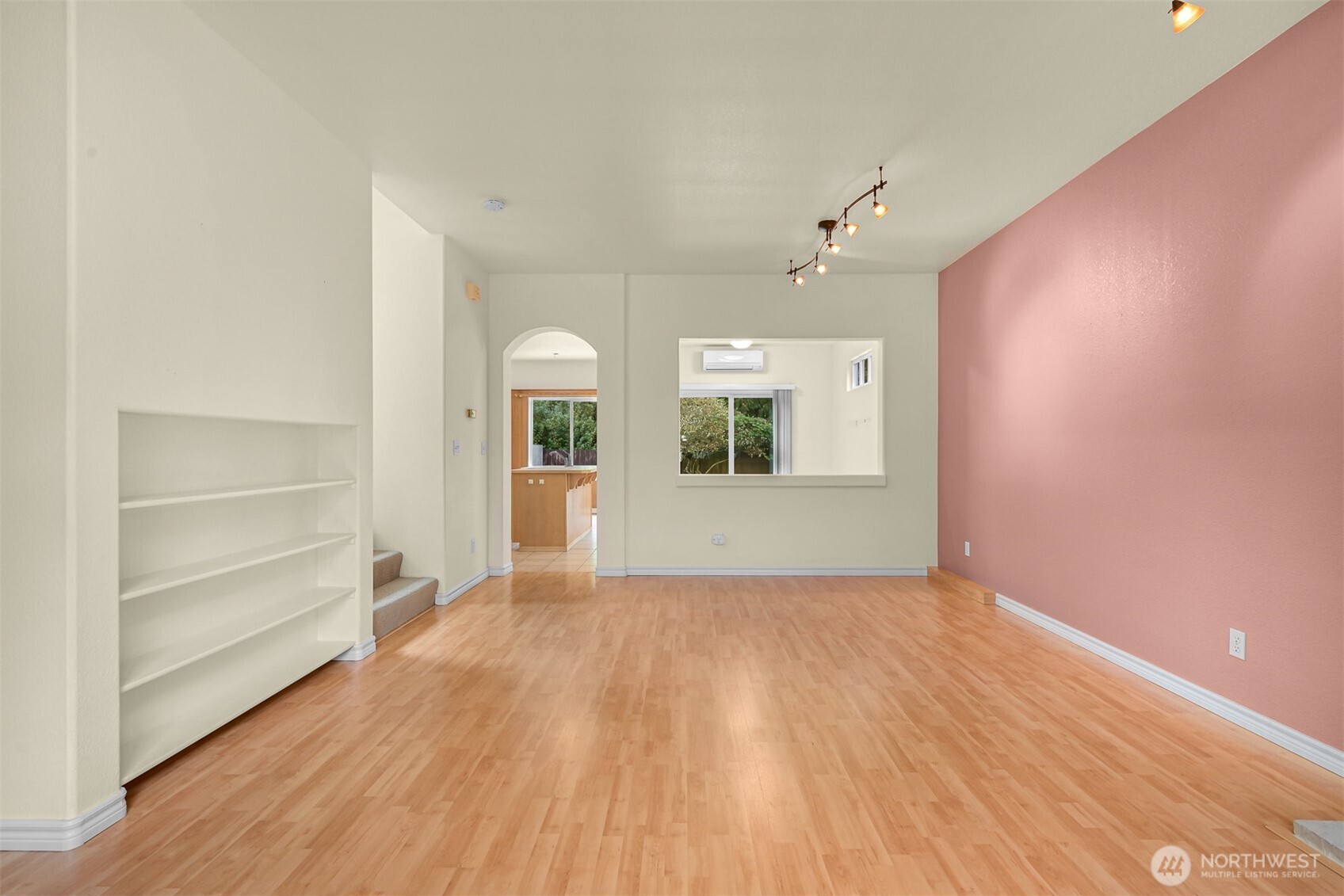 910 31st Place Property Photo 5