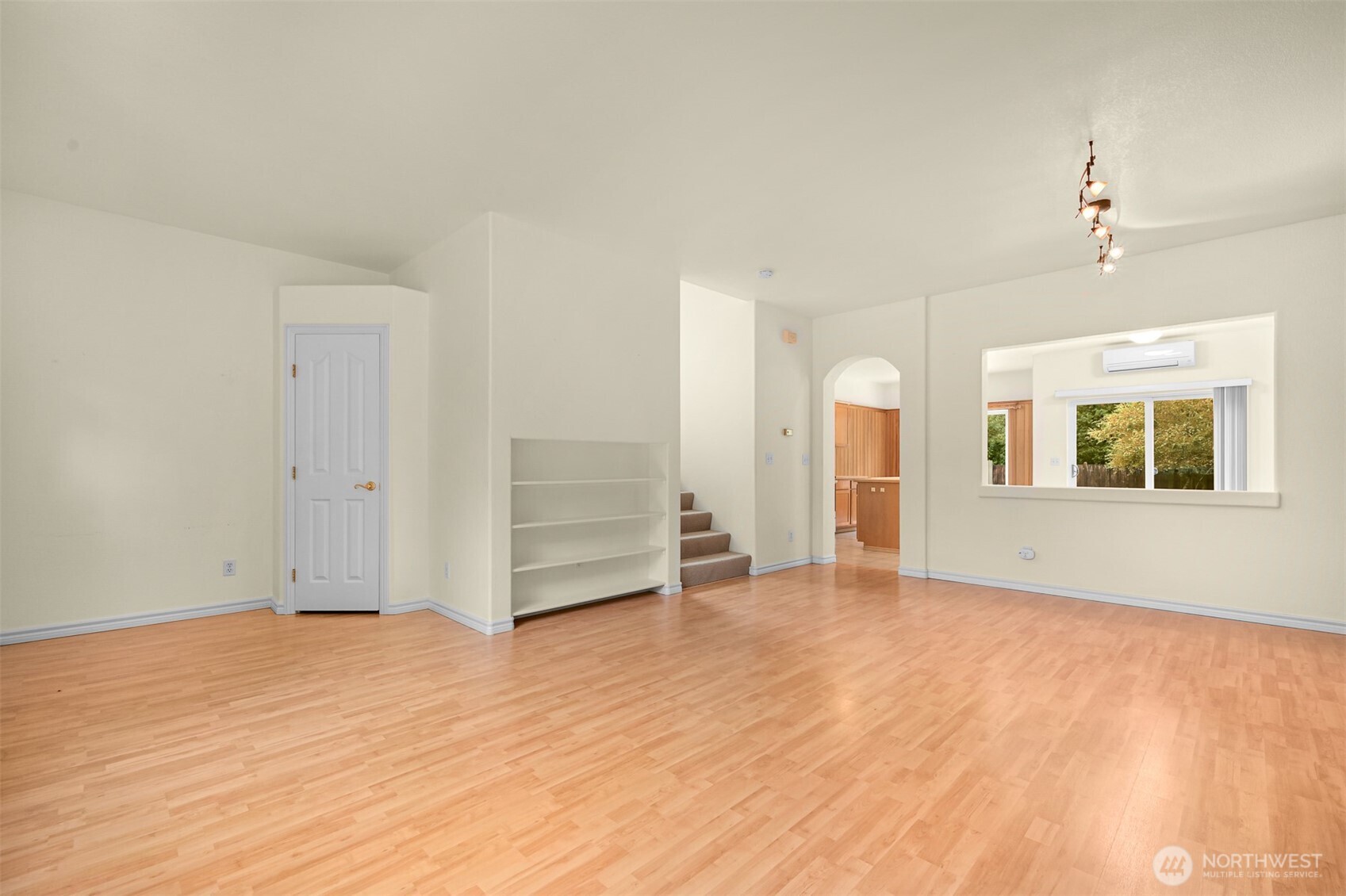 910 31st Place Property Photo 6