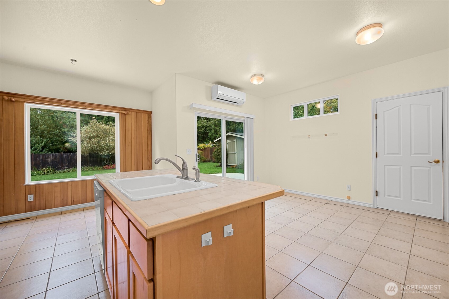 910 31st Place Property Photo 19