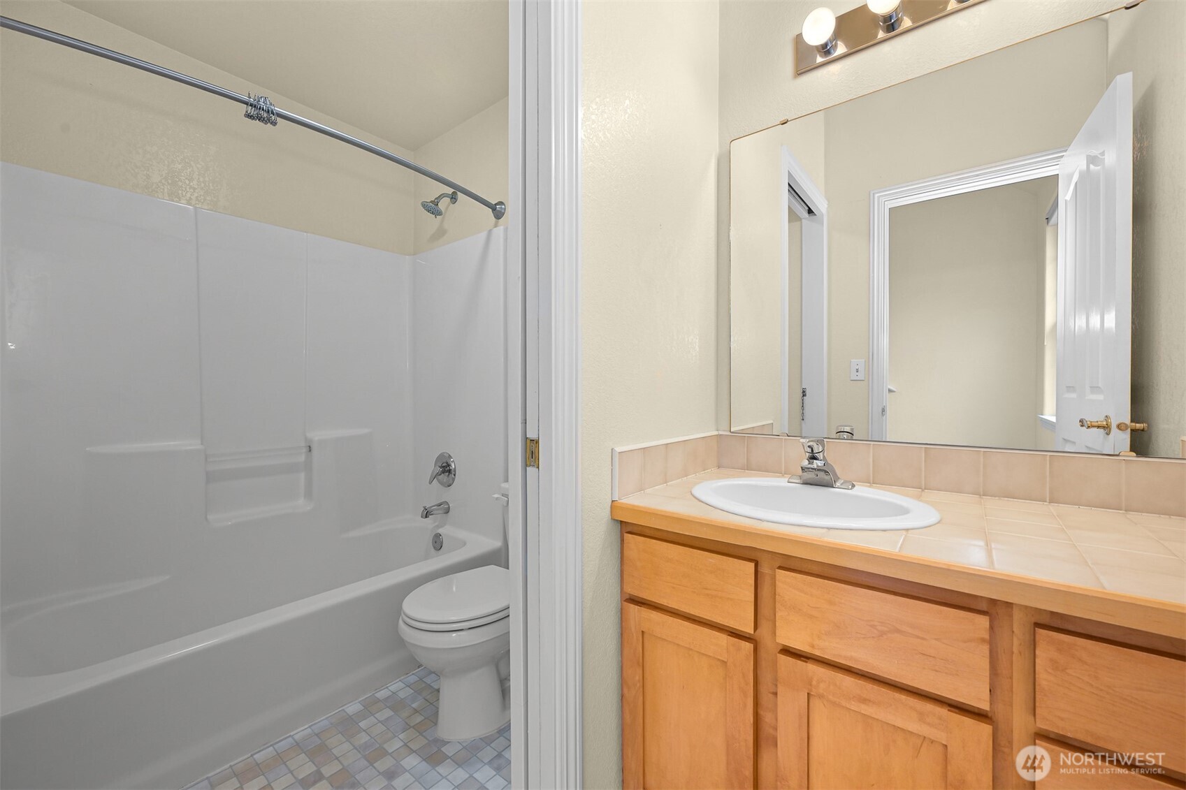 910 31st Place Property Photo 23