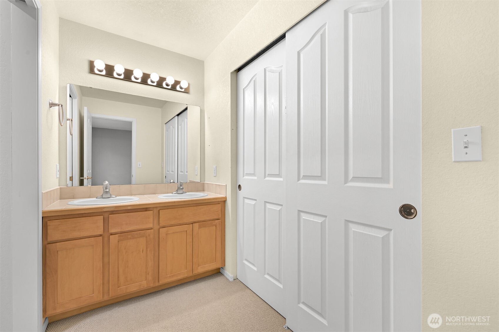 910 31st Place Property Photo 27