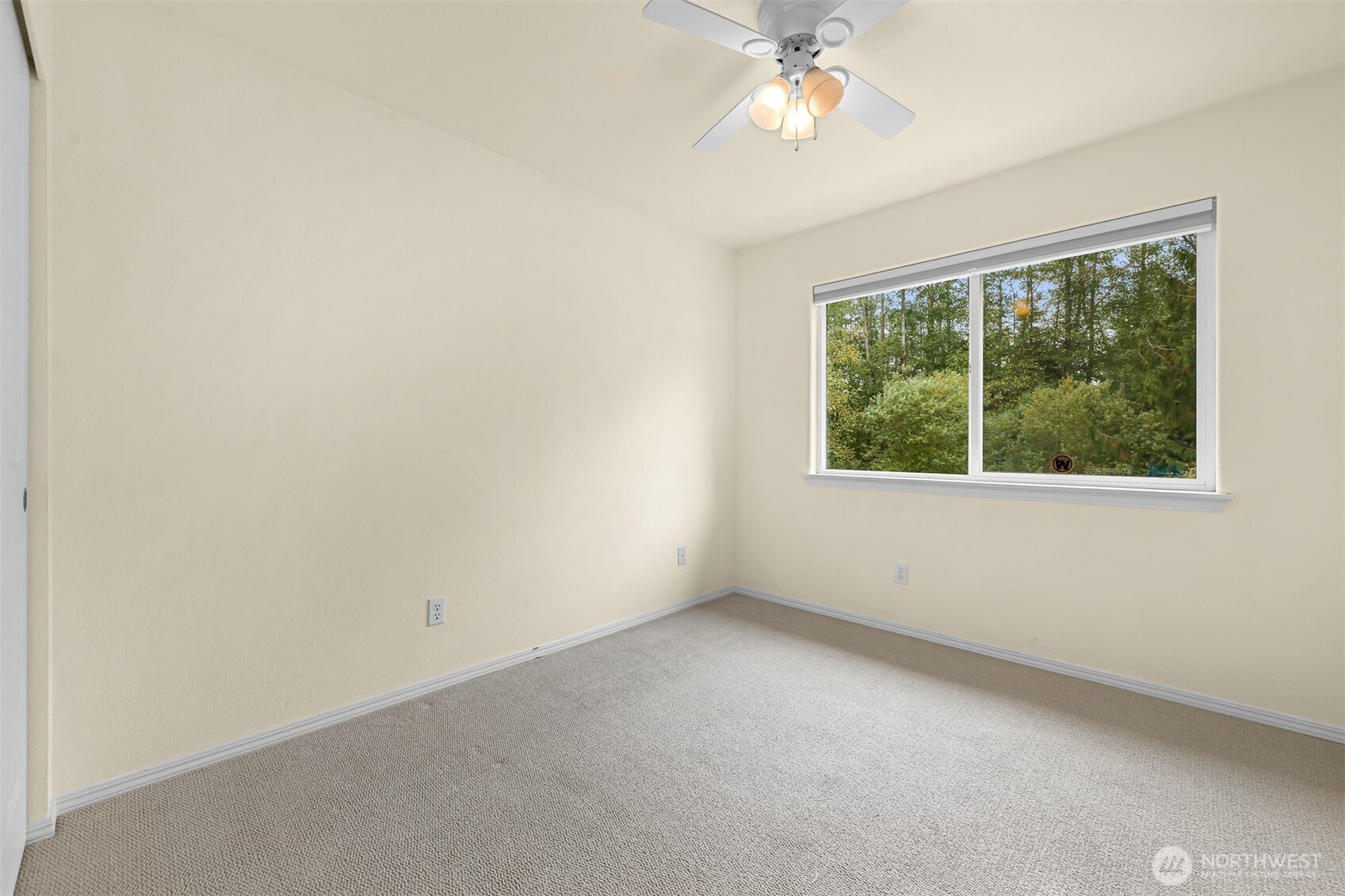 910 31st Place Property Photo 30