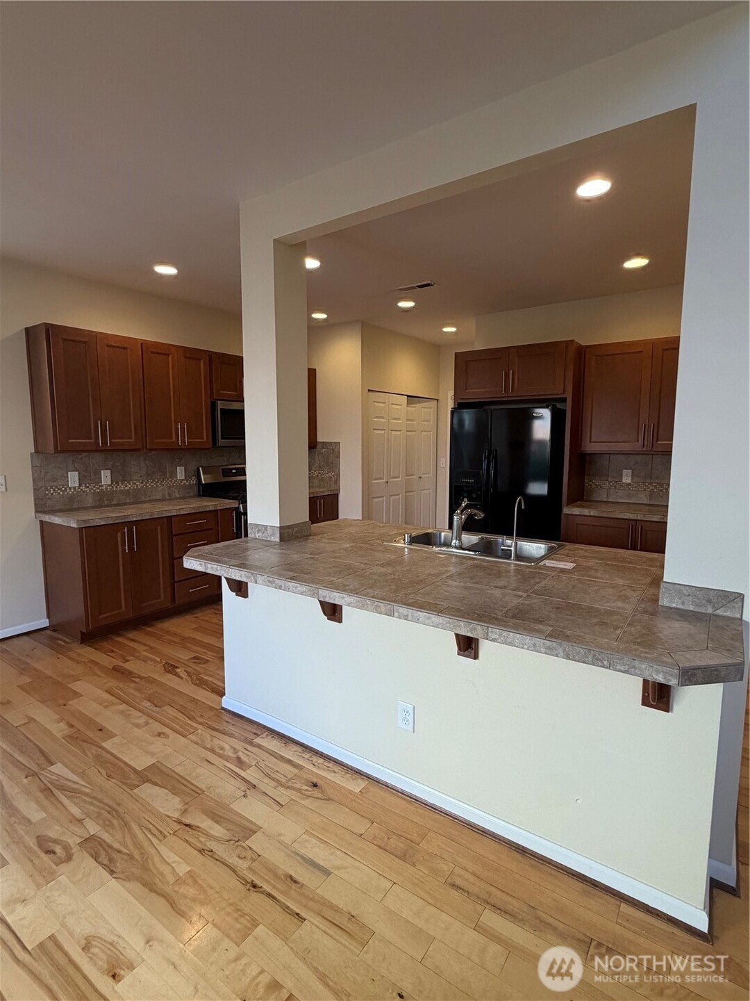 27337 214* Terrace Property Photo 3