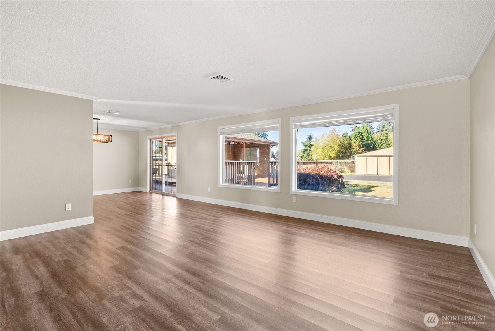 5225 Sleater Kinney Road Property Photo 6
