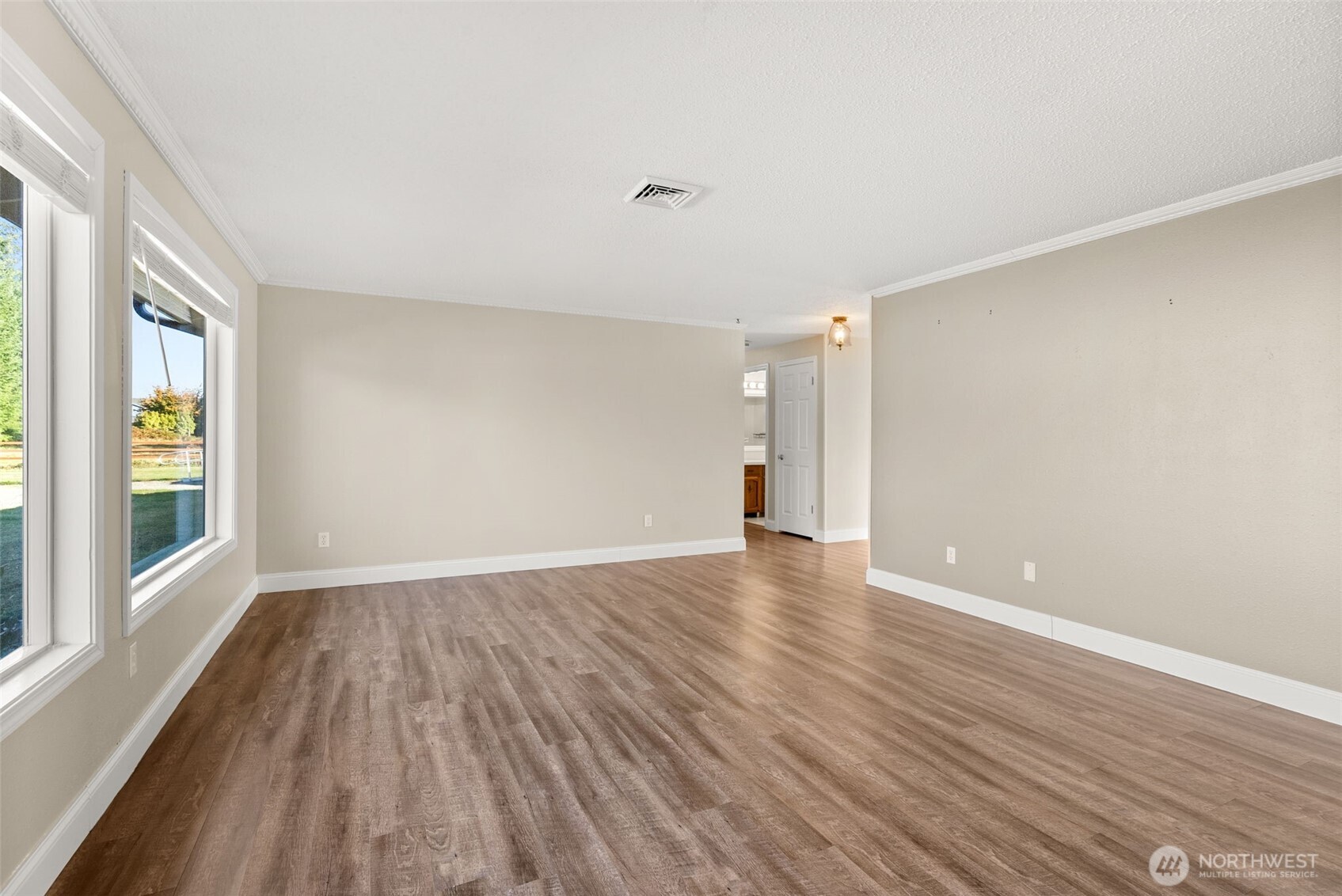 5225 Sleater Kinney Road Property Photo 7