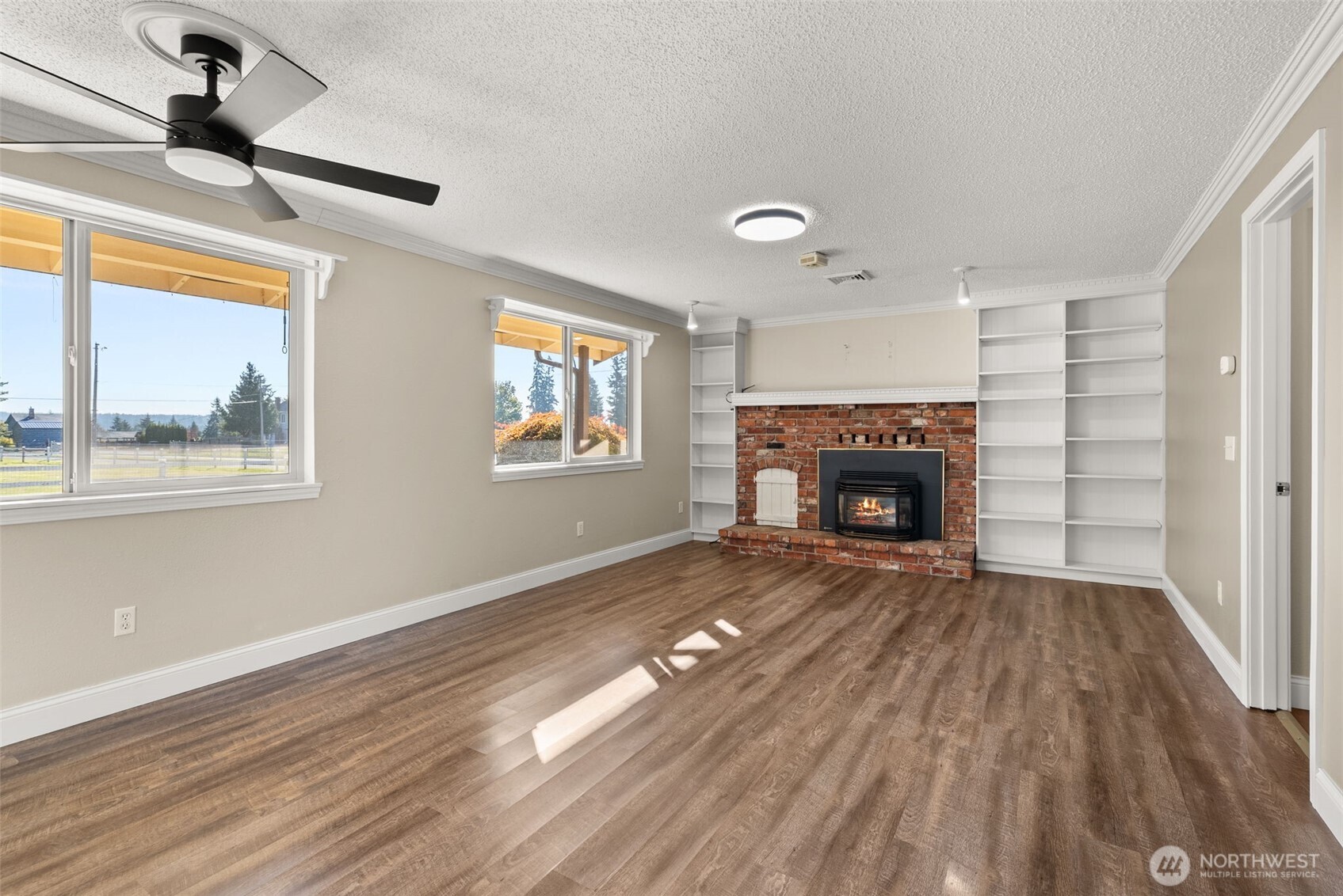 5225 Sleater Kinney Road Property Photo 8