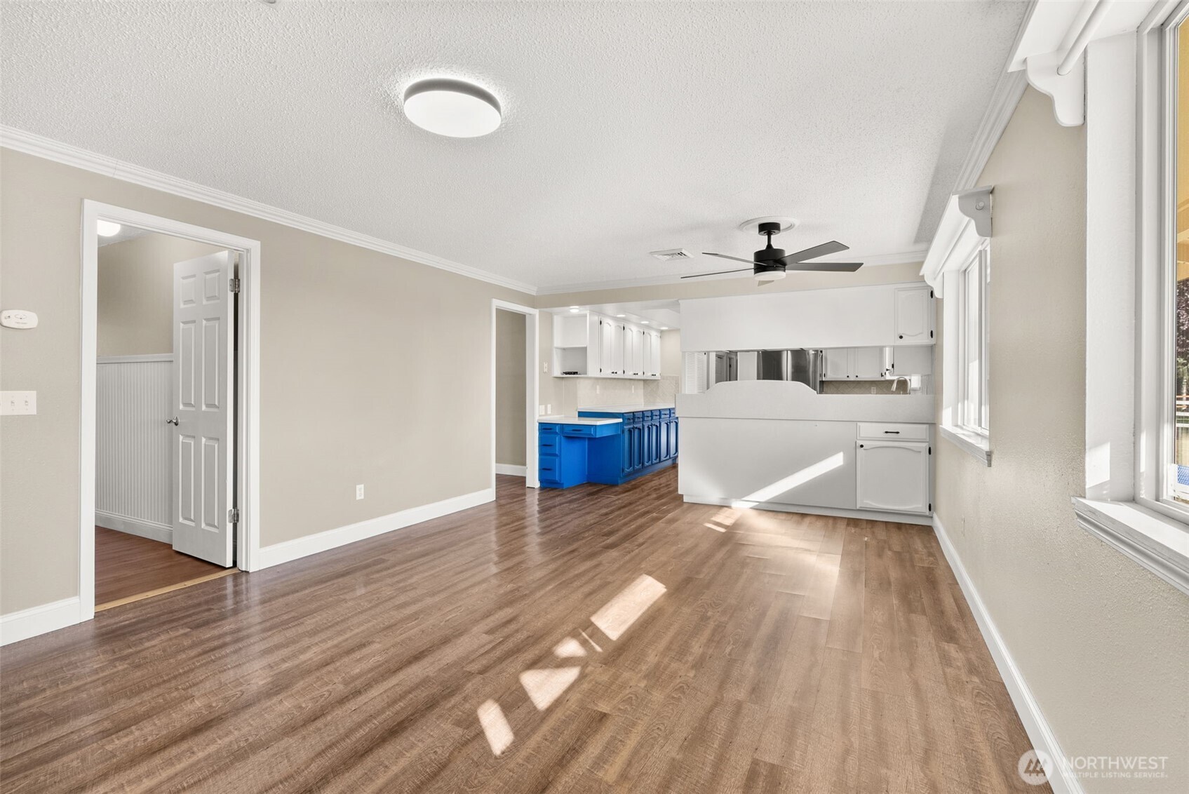 5225 Sleater Kinney Road Property Photo 9