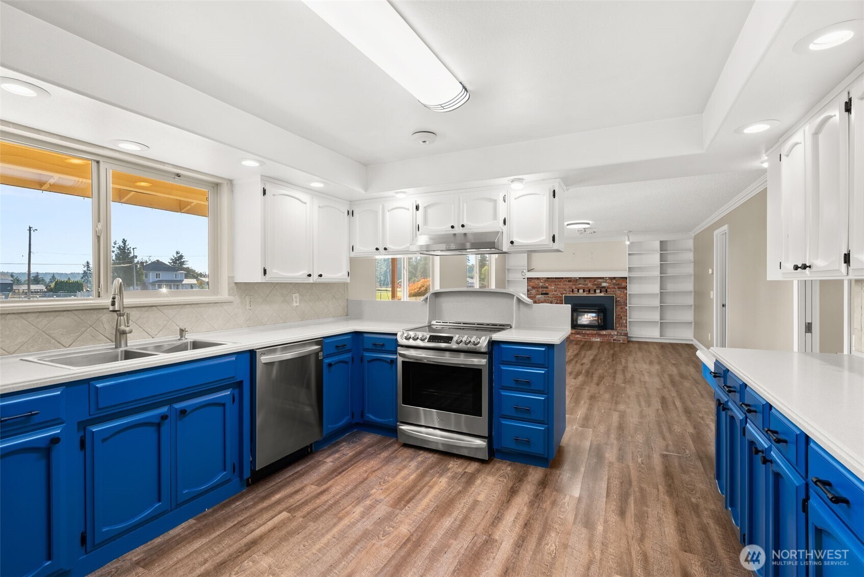 5225 Sleater Kinney Road Property Photo 10