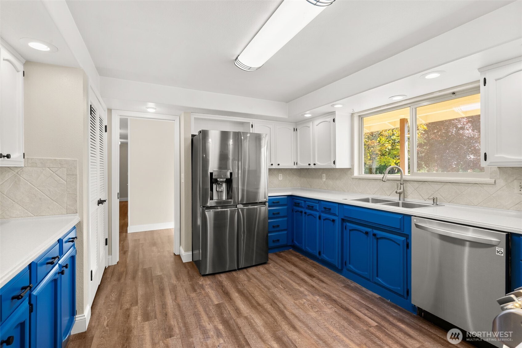 5225 Sleater Kinney Road Property Photo 11