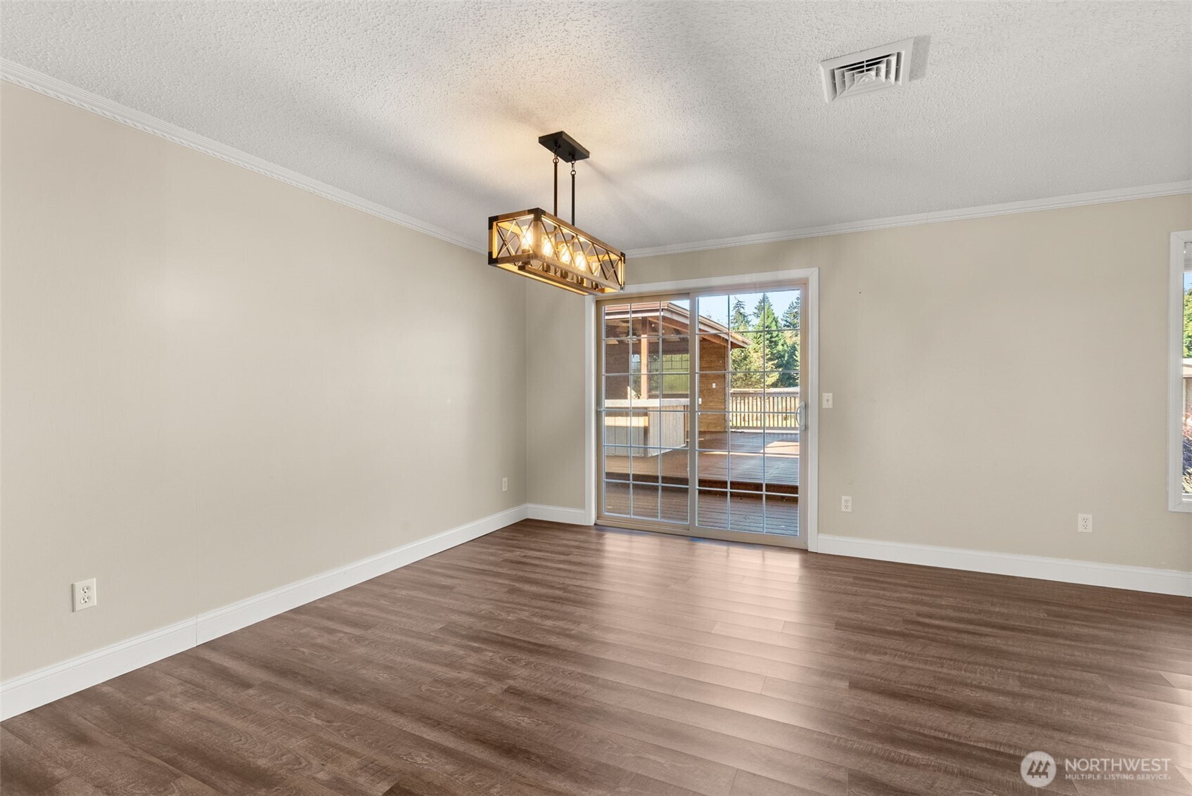 5225 Sleater Kinney Road Property Photo 12