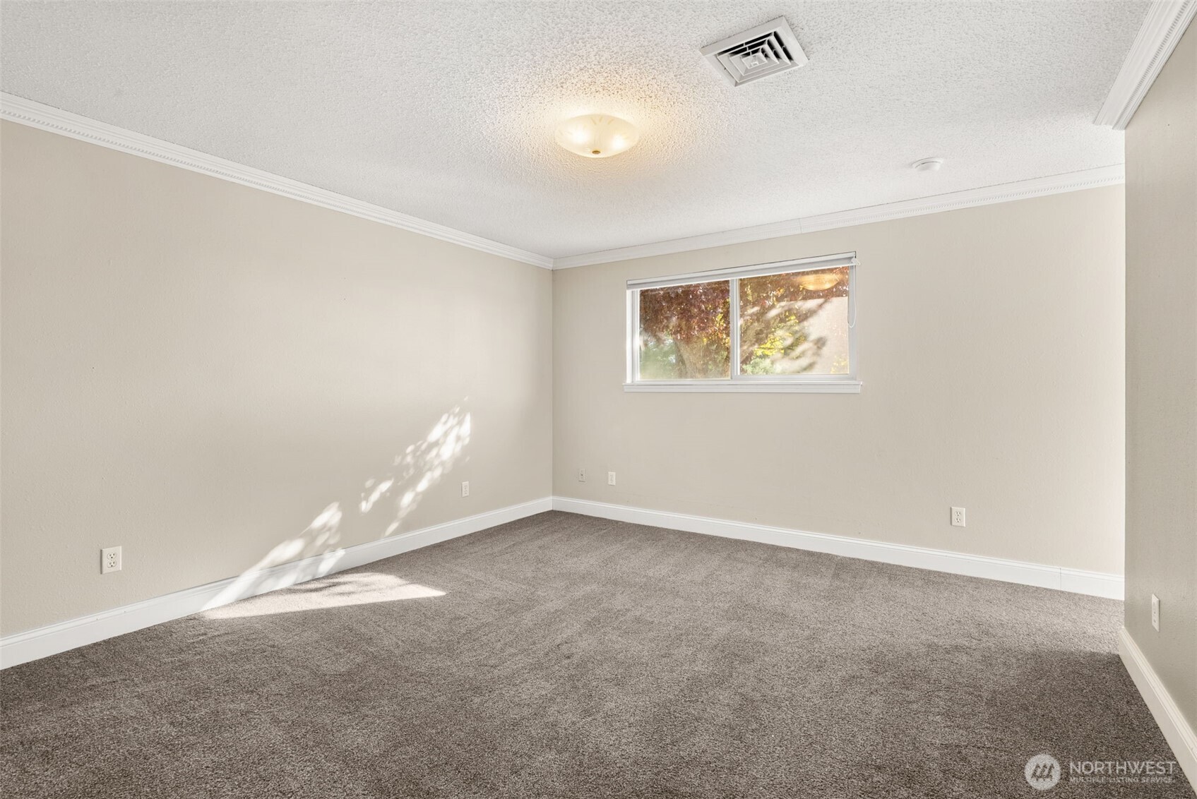 5225 Sleater Kinney Road Property Photo 13