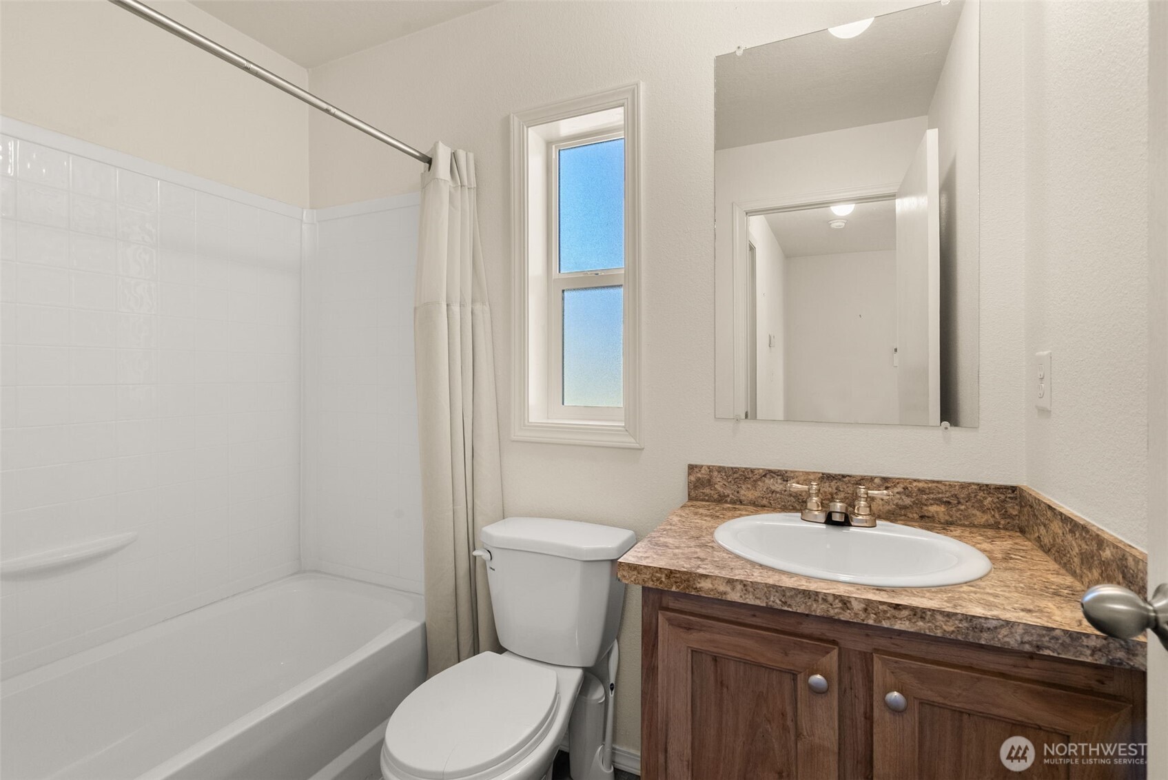 5225 Sleater Kinney Road Property Photo 14