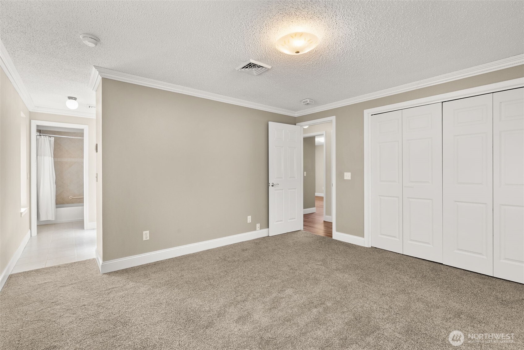 5225 Sleater Kinney Road Property Photo 15
