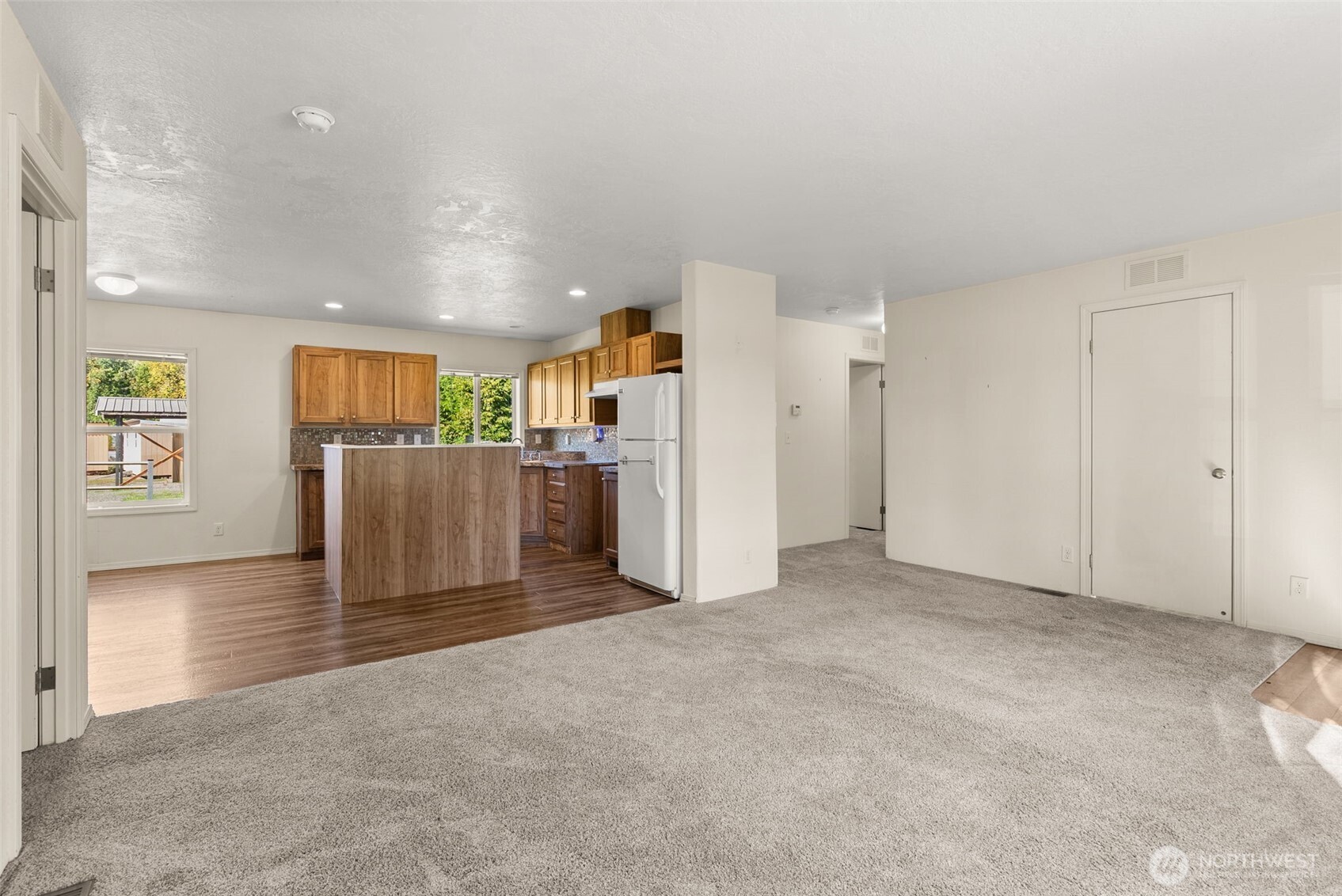 5225 Sleater Kinney Road Property Photo 26