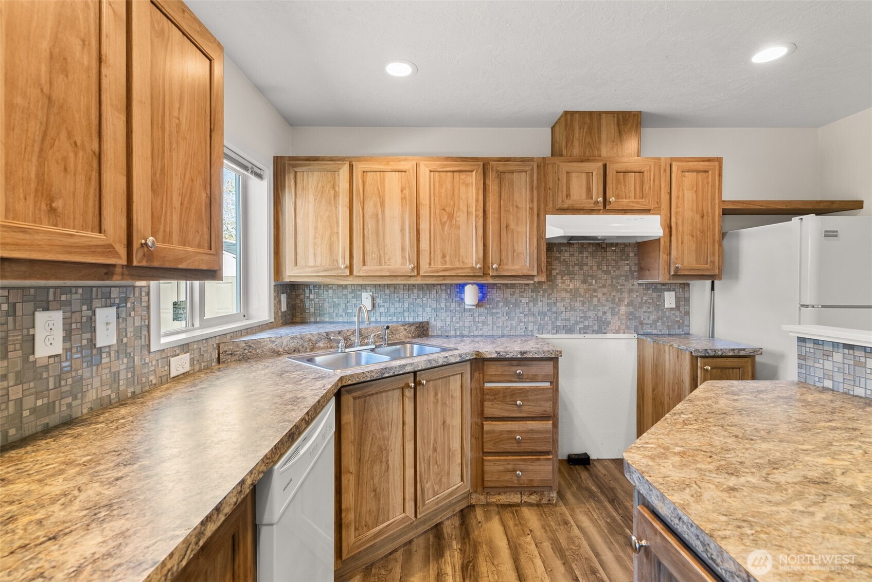 5225 Sleater Kinney Road Property Photo 27