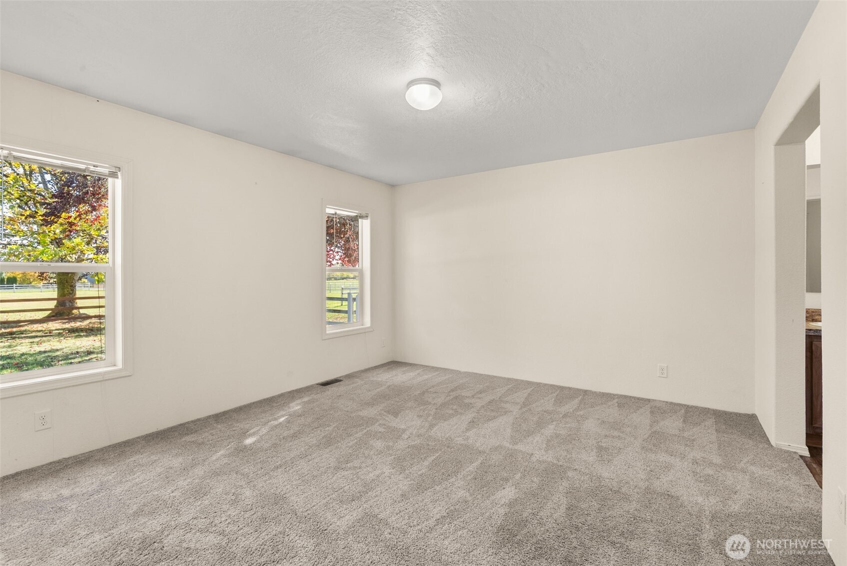 5225 Sleater Kinney Road Property Photo 28