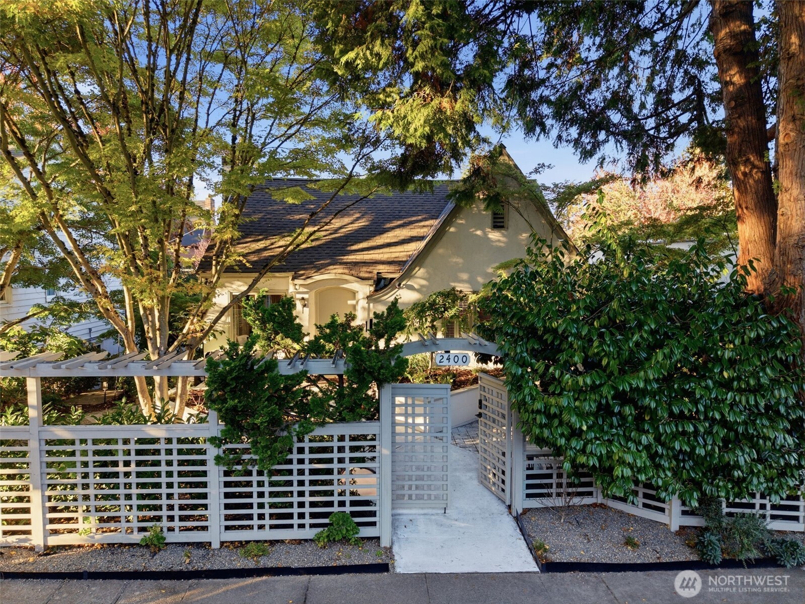 2400 E Roanoke Street Property Photo 1
