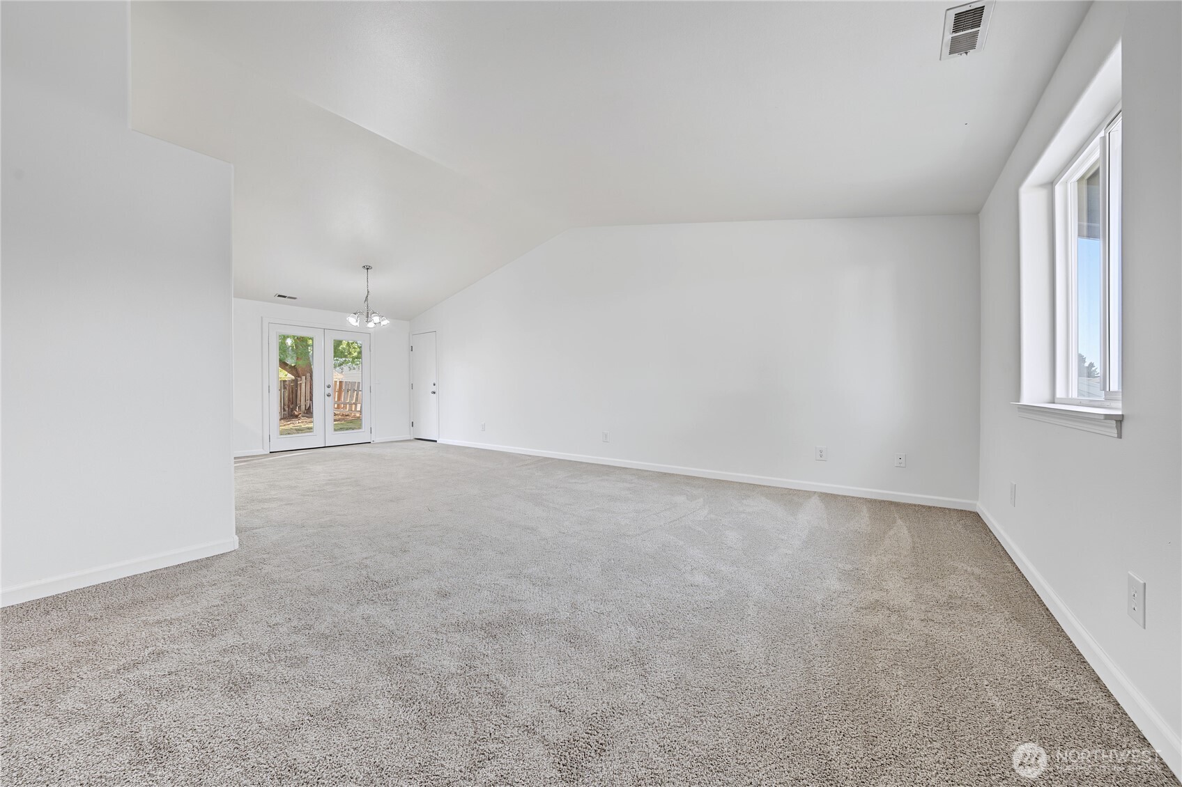 1016 E Hayden Drive Property Photo 5