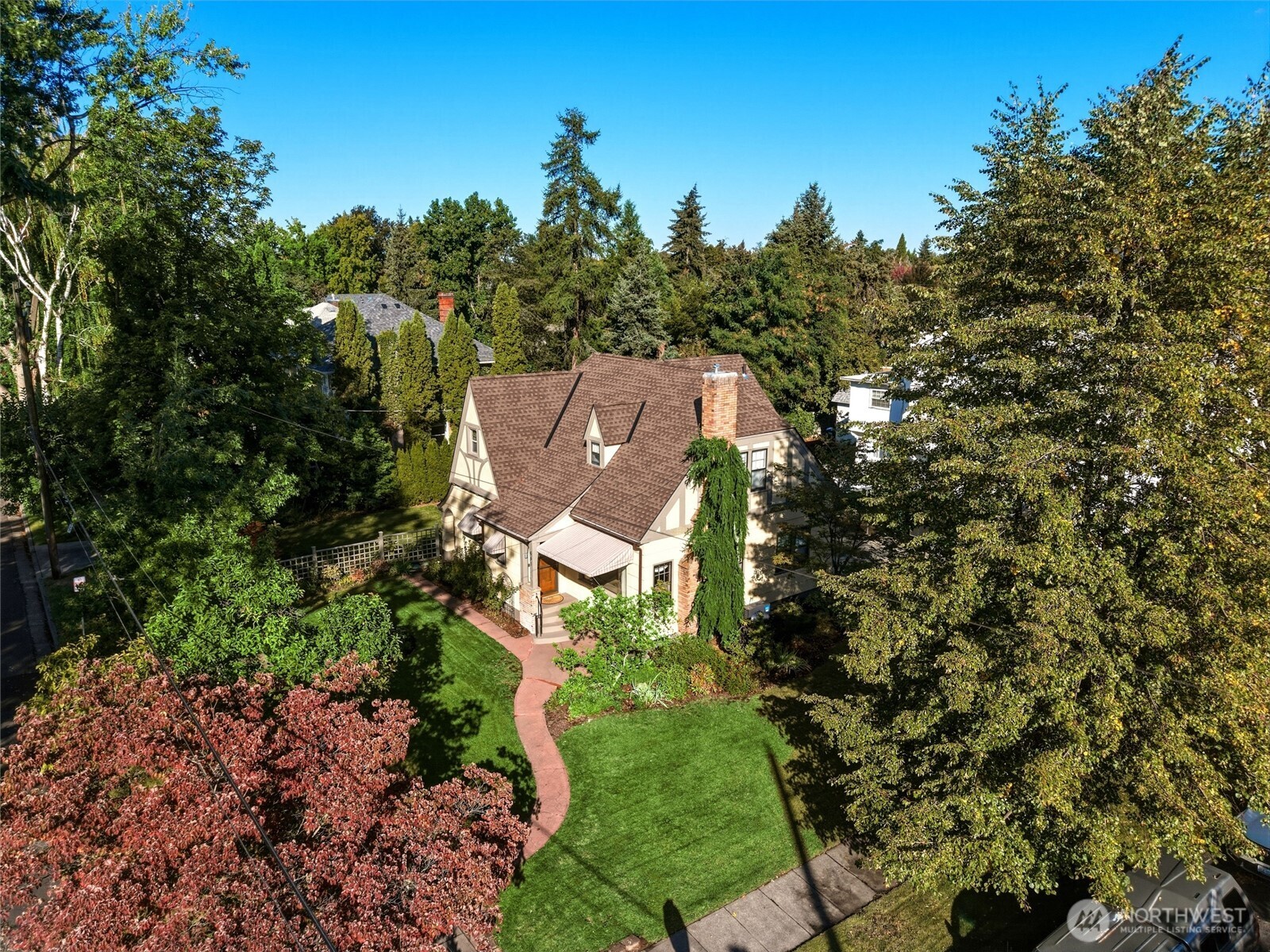 641 University Street Property Photo 2